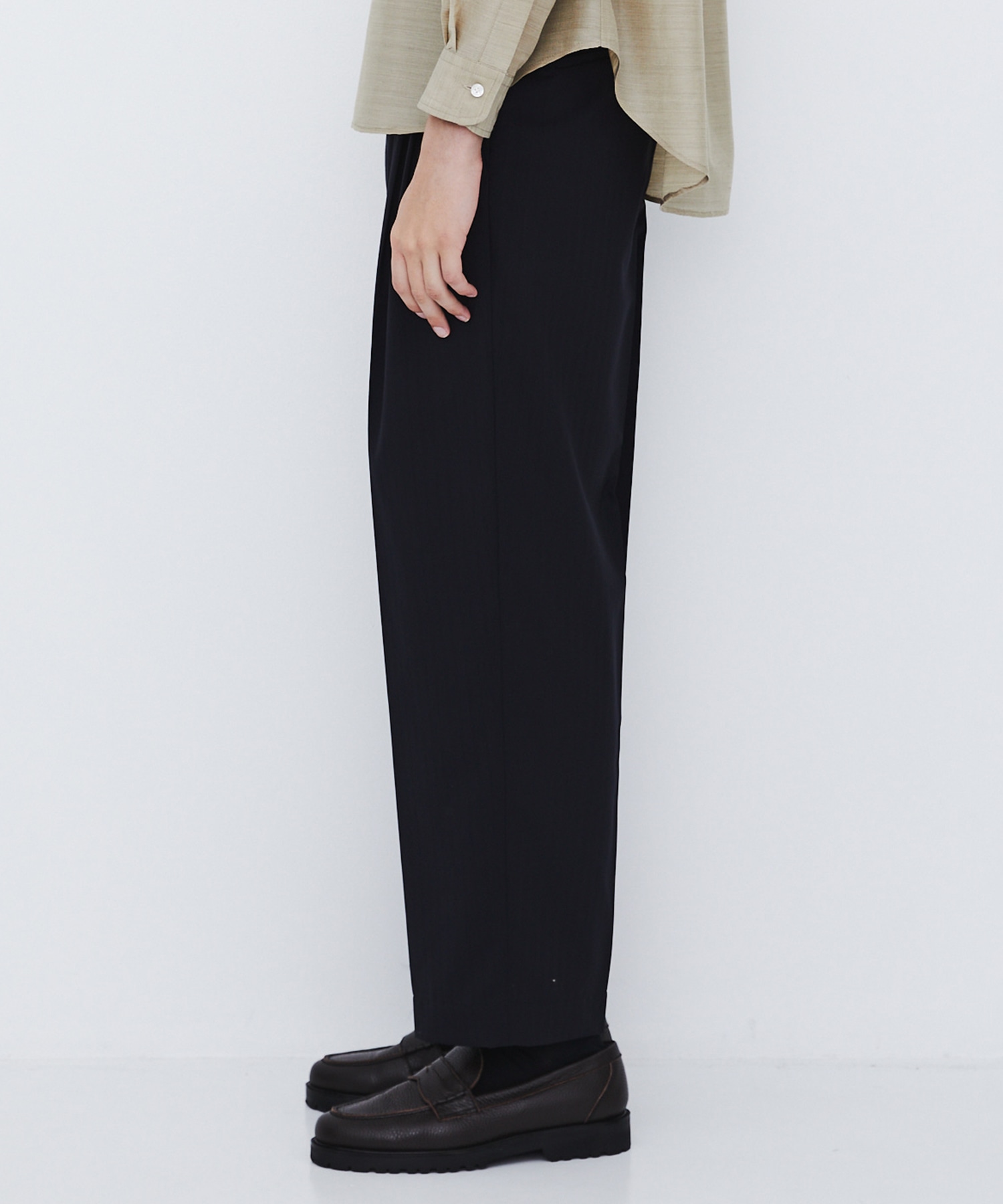 〈数量限定〉SERPINO WOOL 2TUCK PANTS