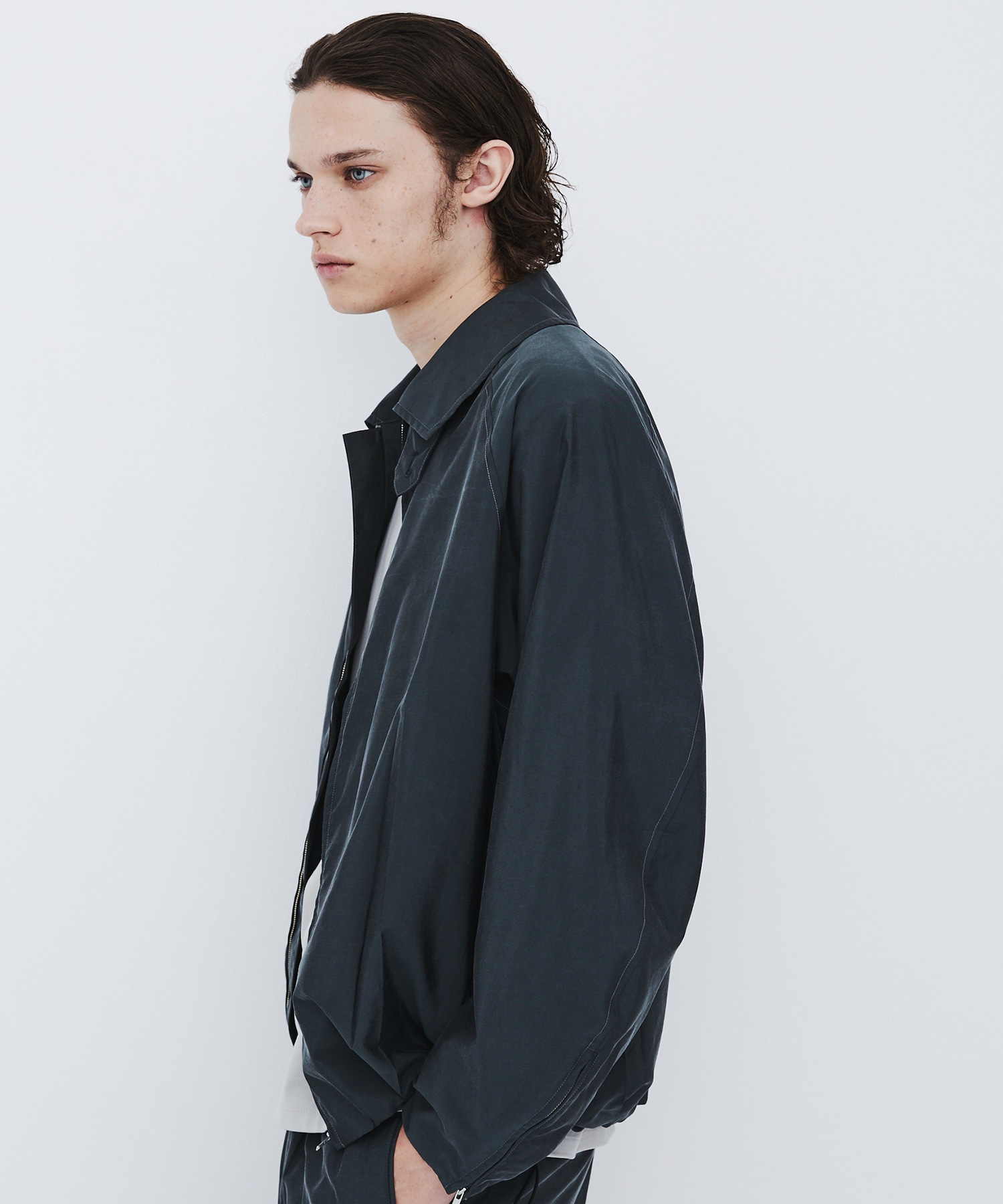 〈数量限定|サイズ2:残り1点〉SILK NYLON BALLOON BLOUSON