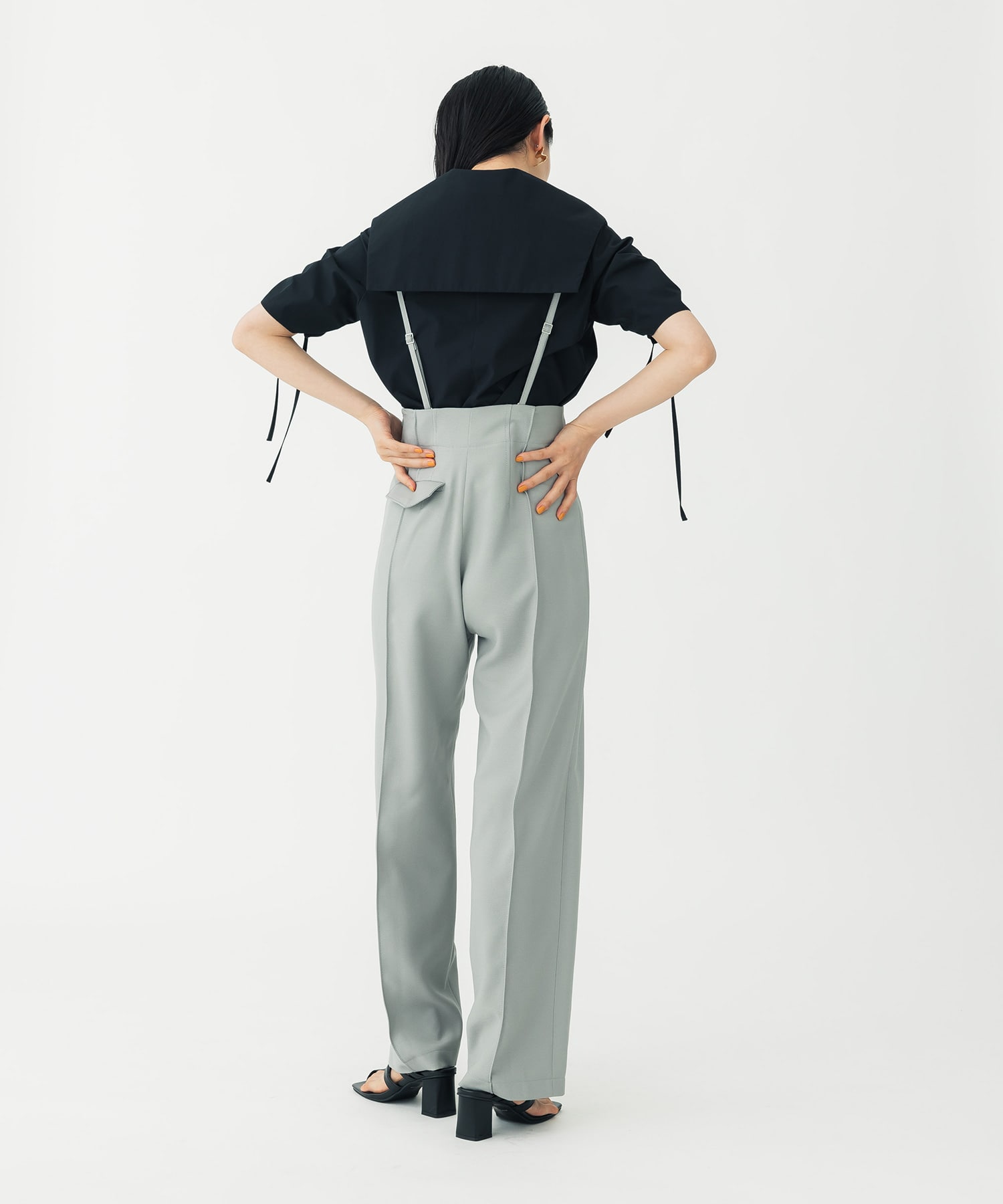 カーブストラップパンツ