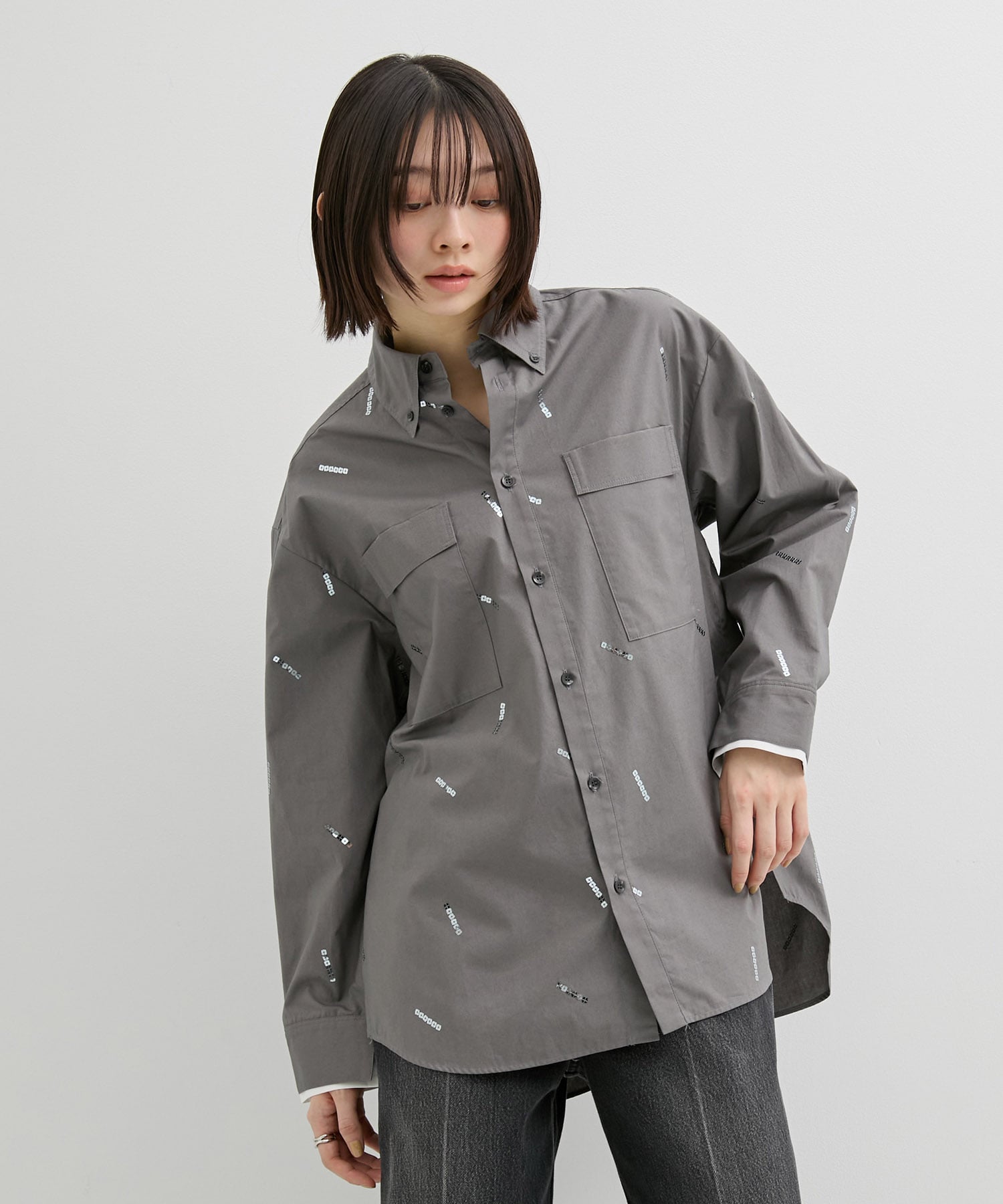 レイヤーカフススパンコールオーバーシャツ