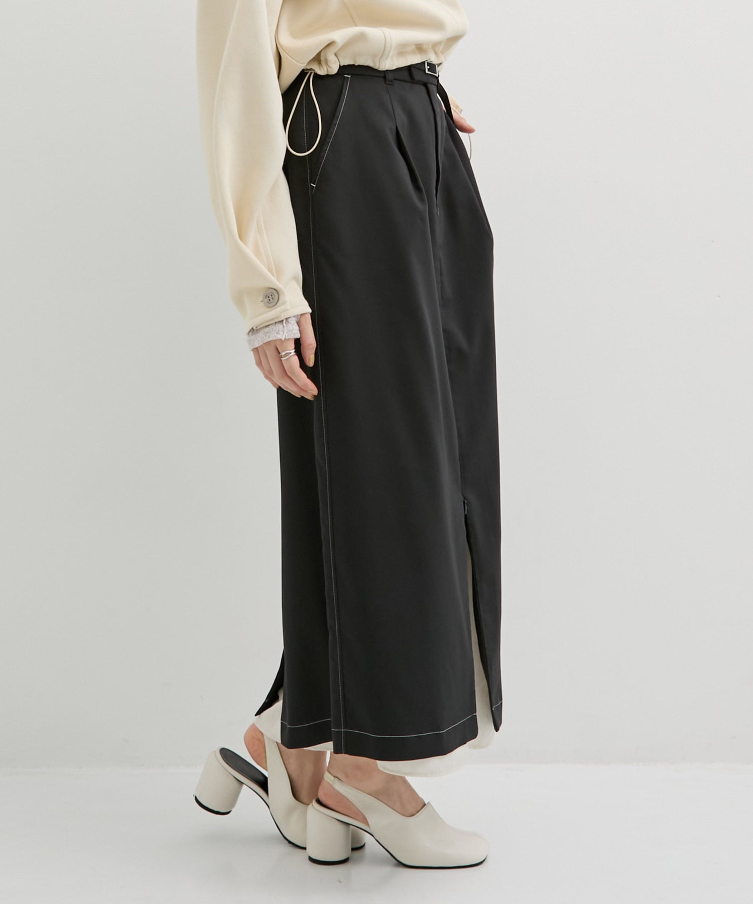 フロントスリットタイトスカート