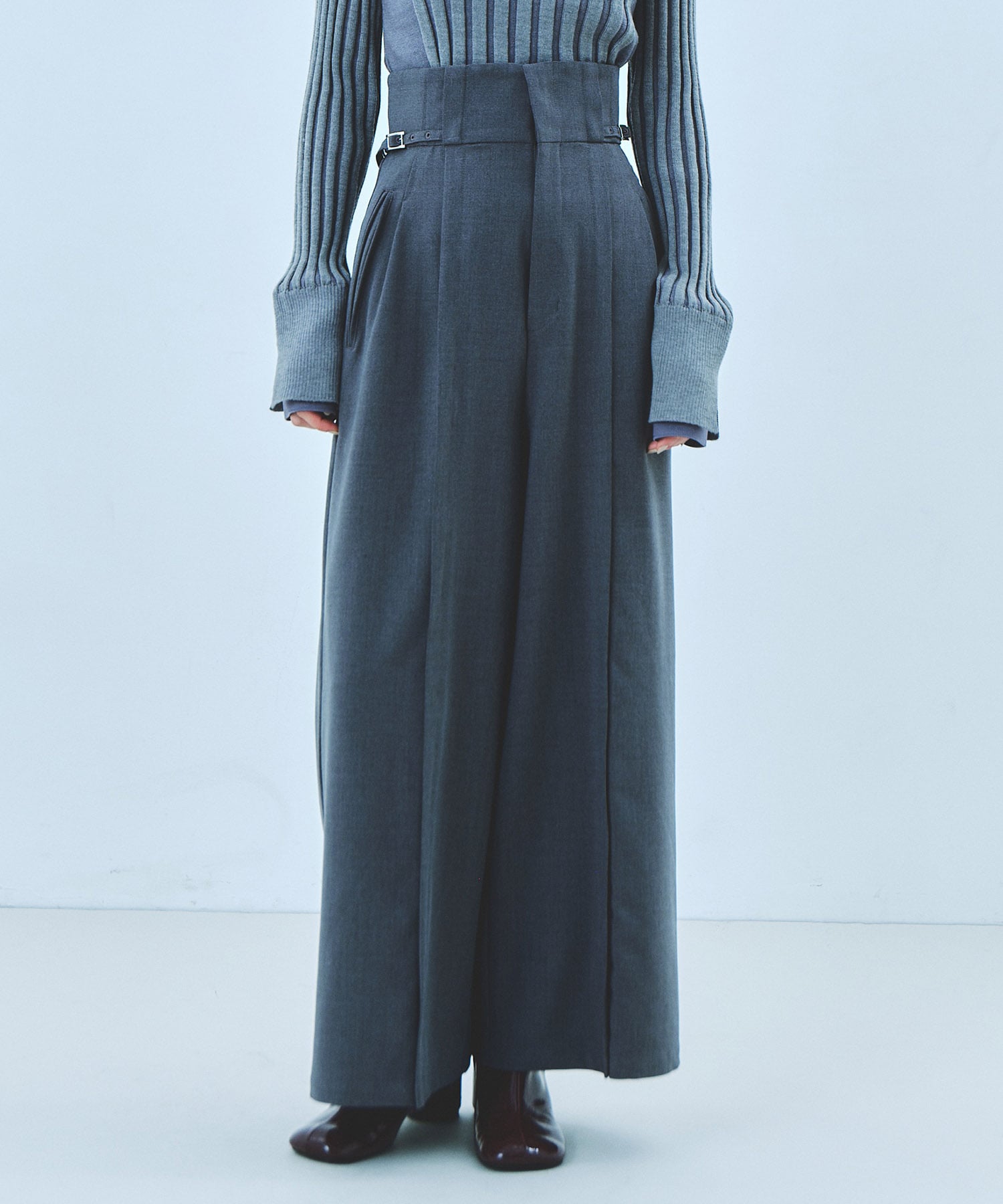 サイドベルトワイドパンツ
