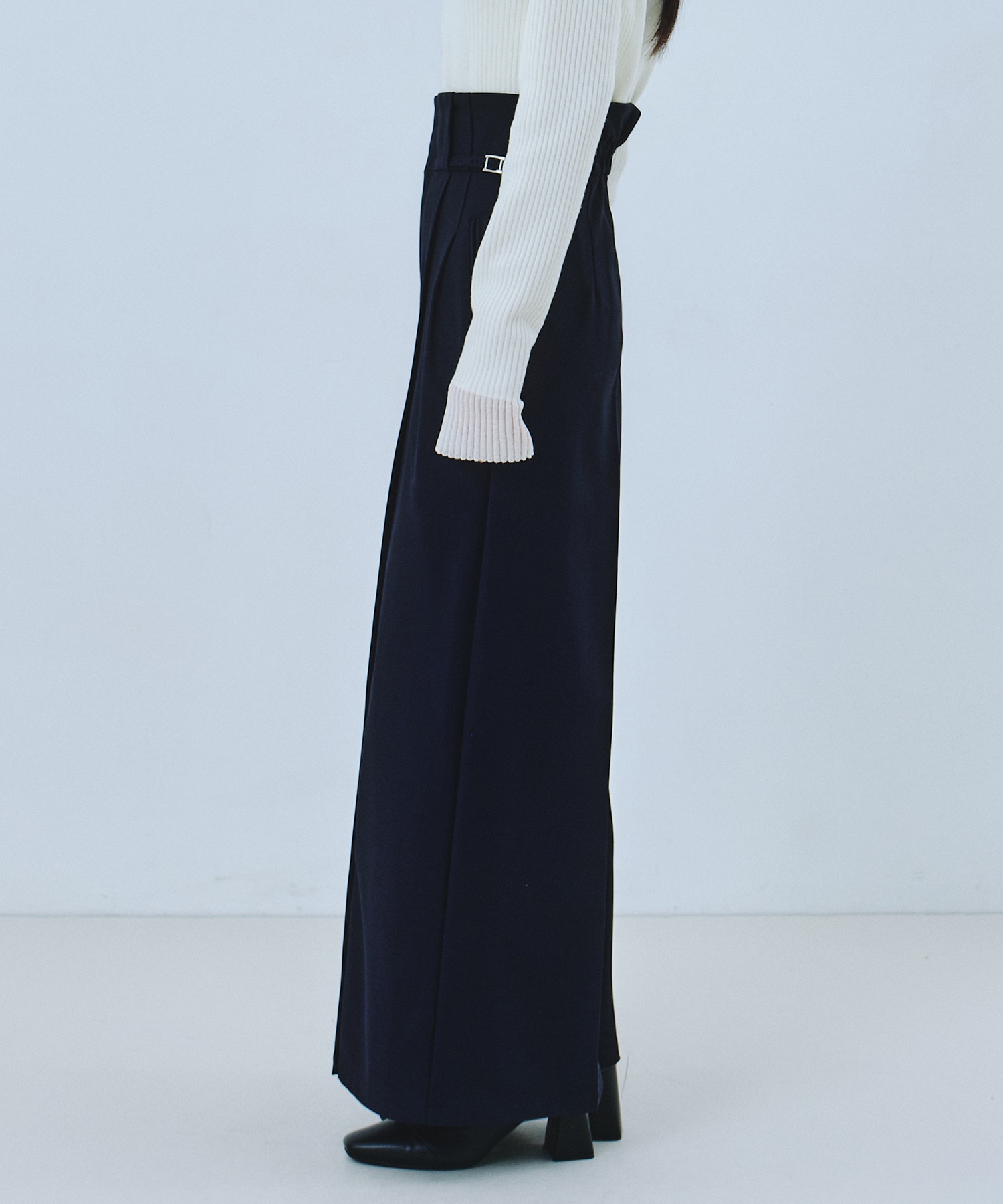 サイドベルトワイドパンツ