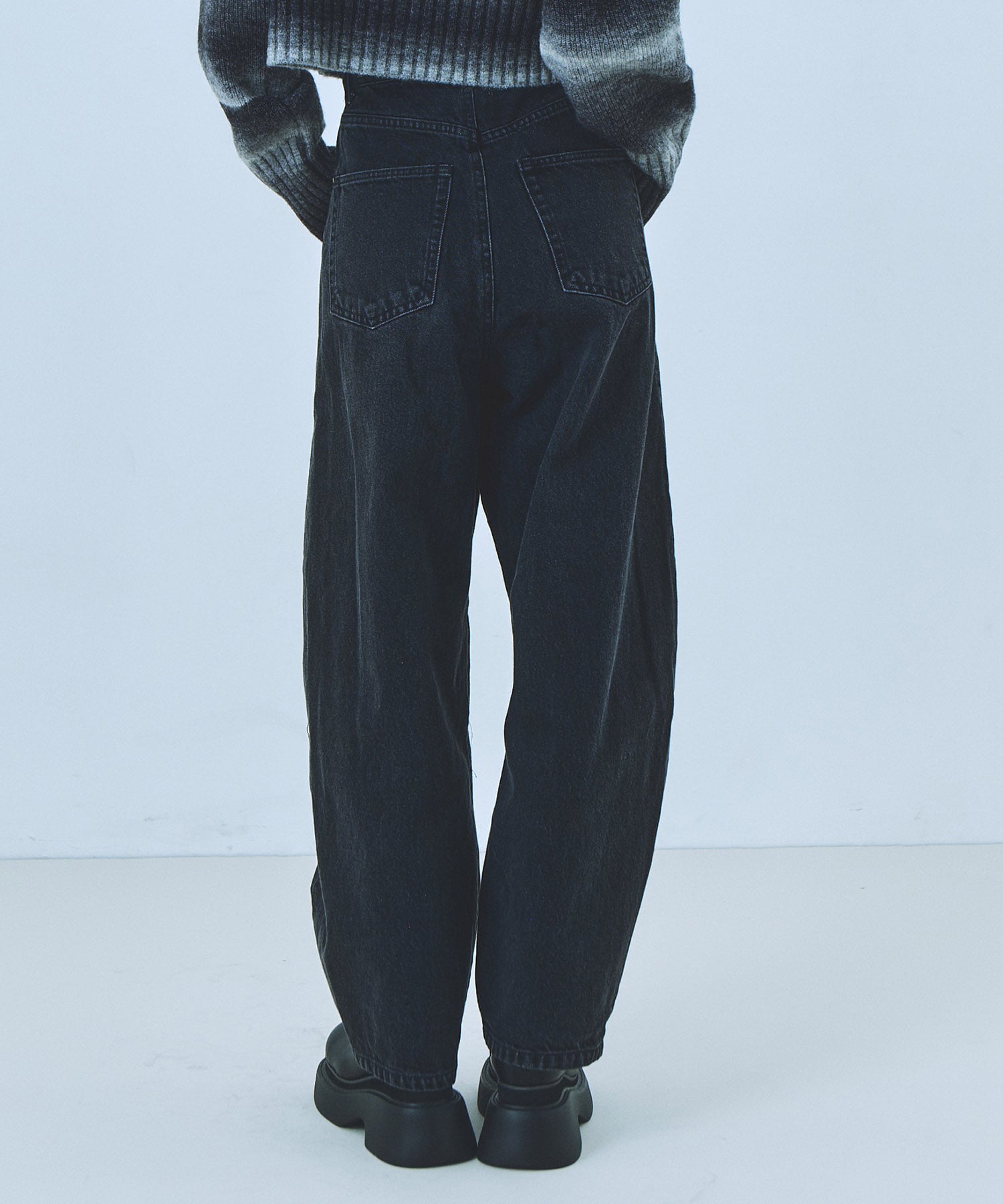 コクーンデニムパンツ