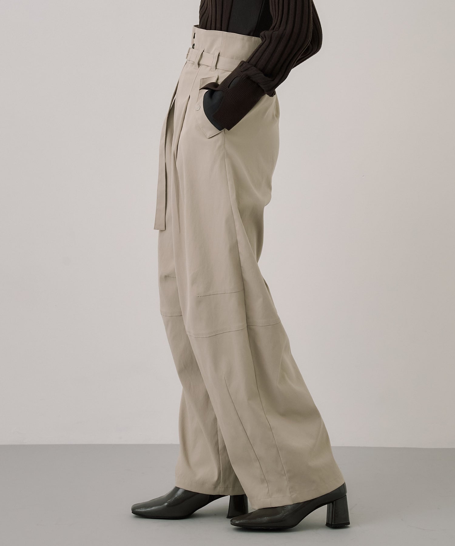 ニーコンバージョンパンツ