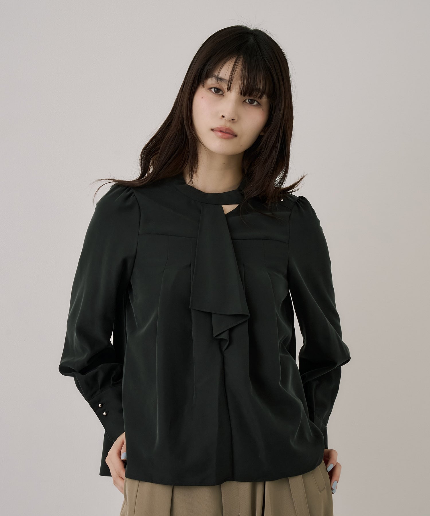 〈残りわずか〉フロントタイタックブラウス