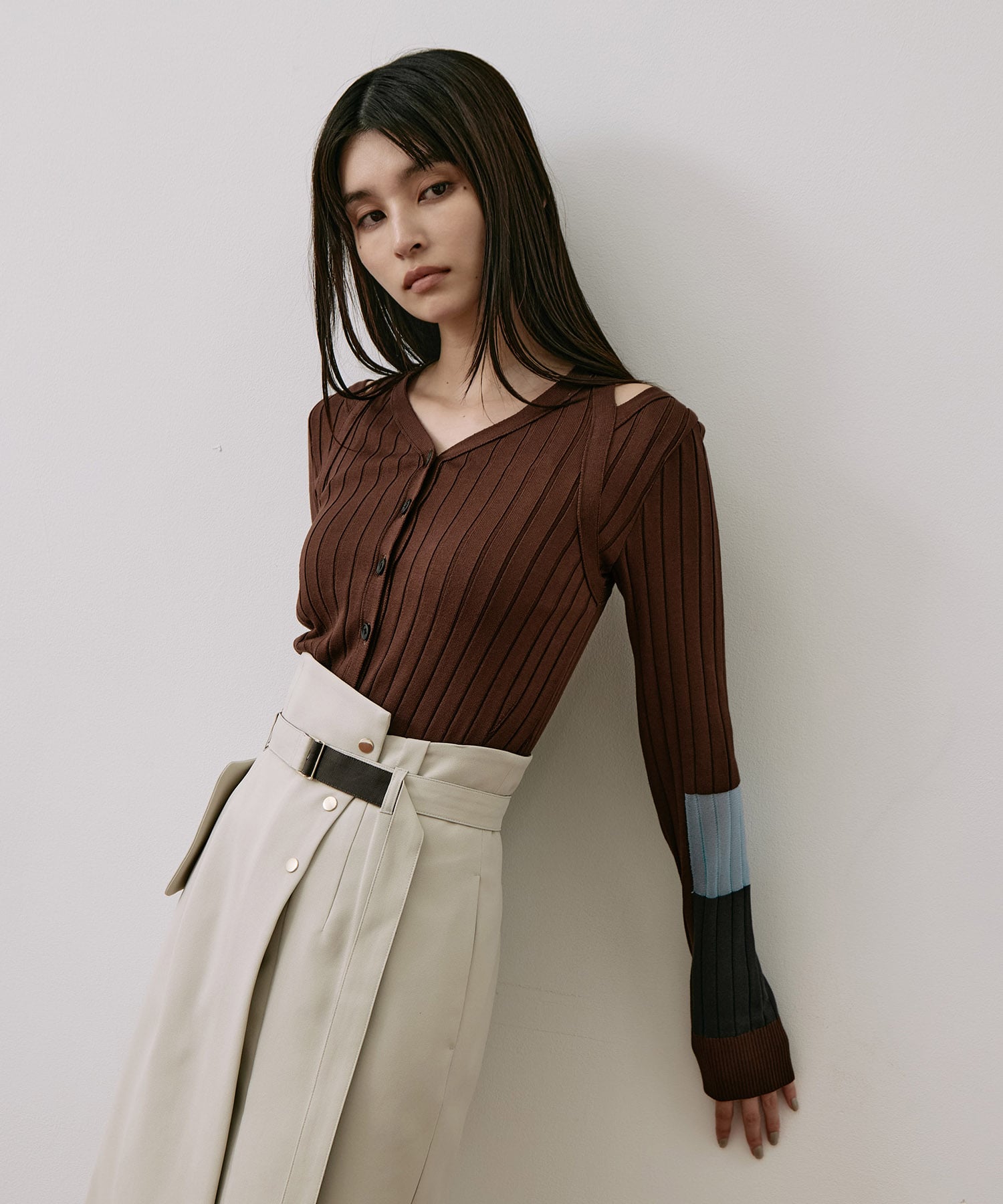 【WEB限定カラー】ショルダースリットニット
