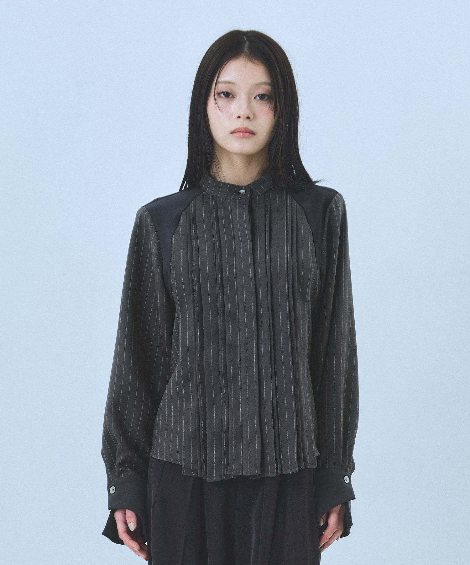 【WEB限定カラー】ピンタックバイカラーブラウス