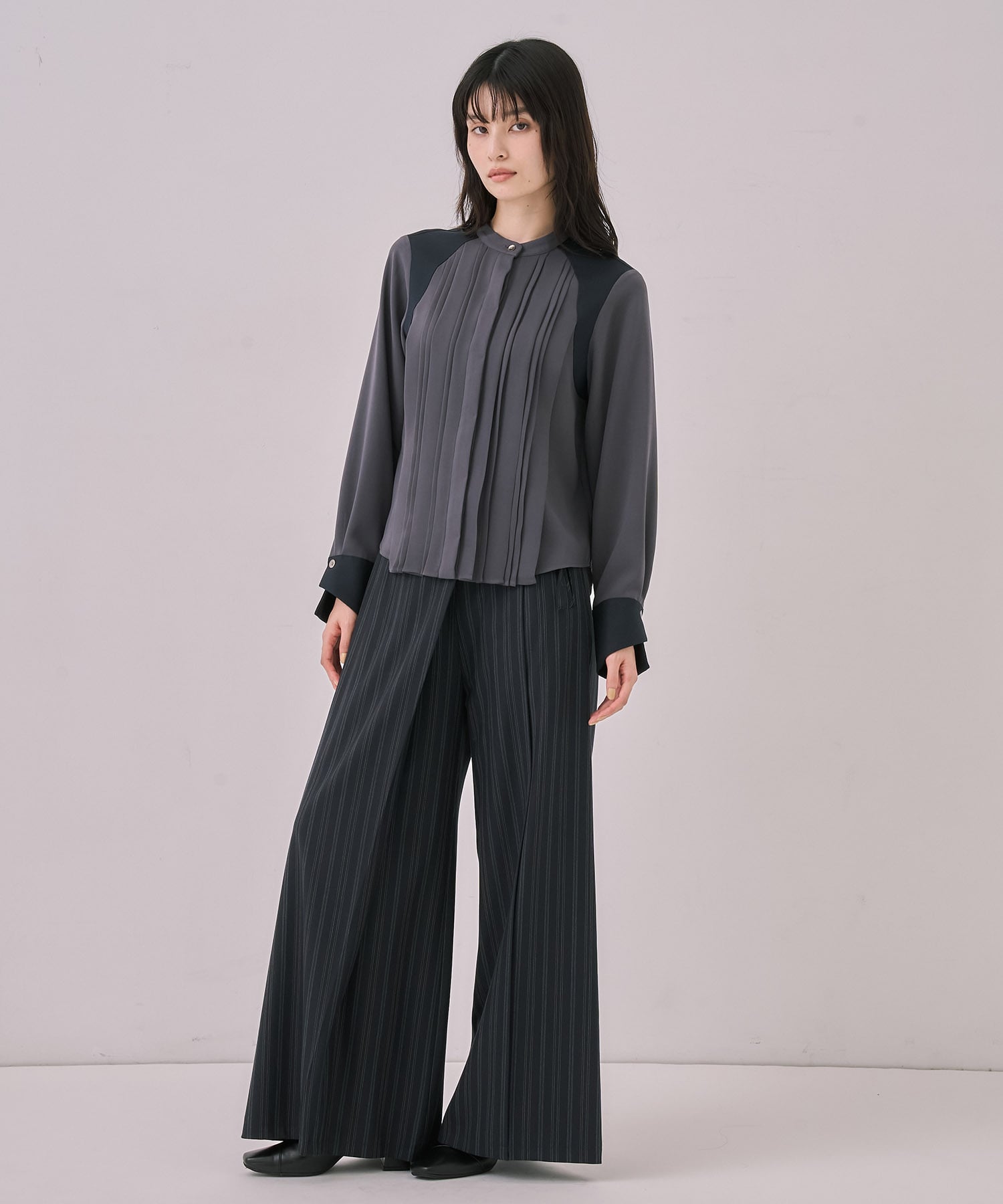 【WEB先行発売】ピンタックバイカラーブラウス