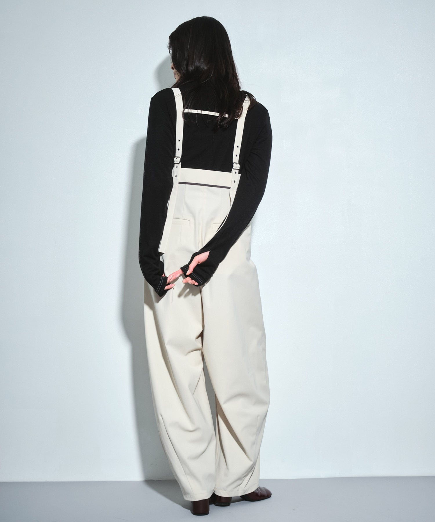 サスペンダーラップコクーンパンツ