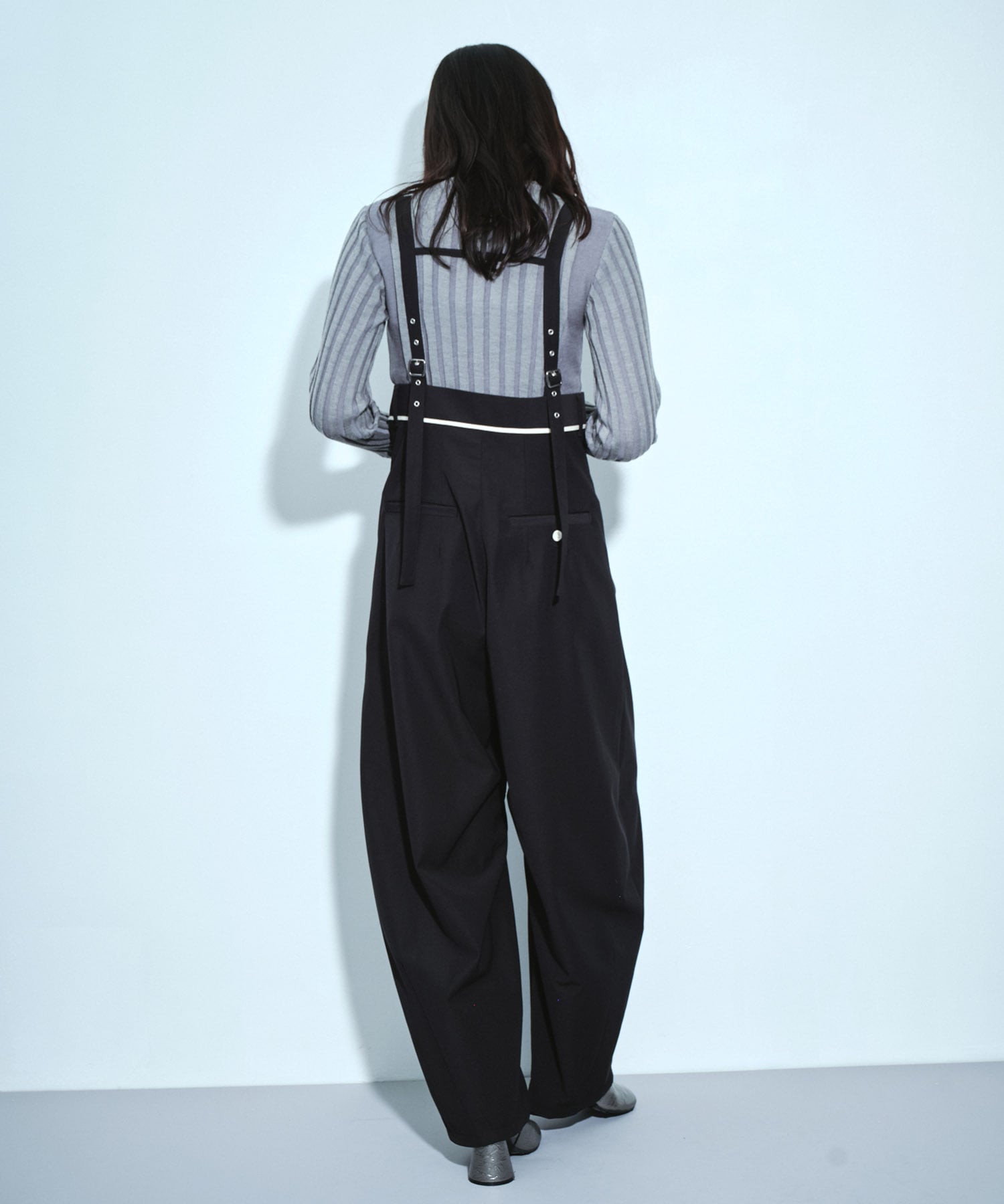 サスペンダーラップコクーンパンツ