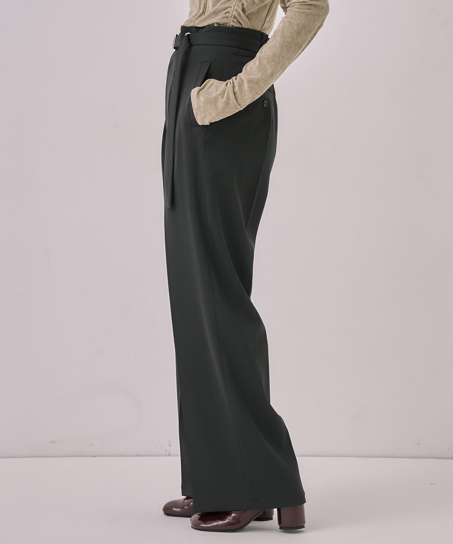 【WEB先行発売】アイレットベルトストレートパンツ