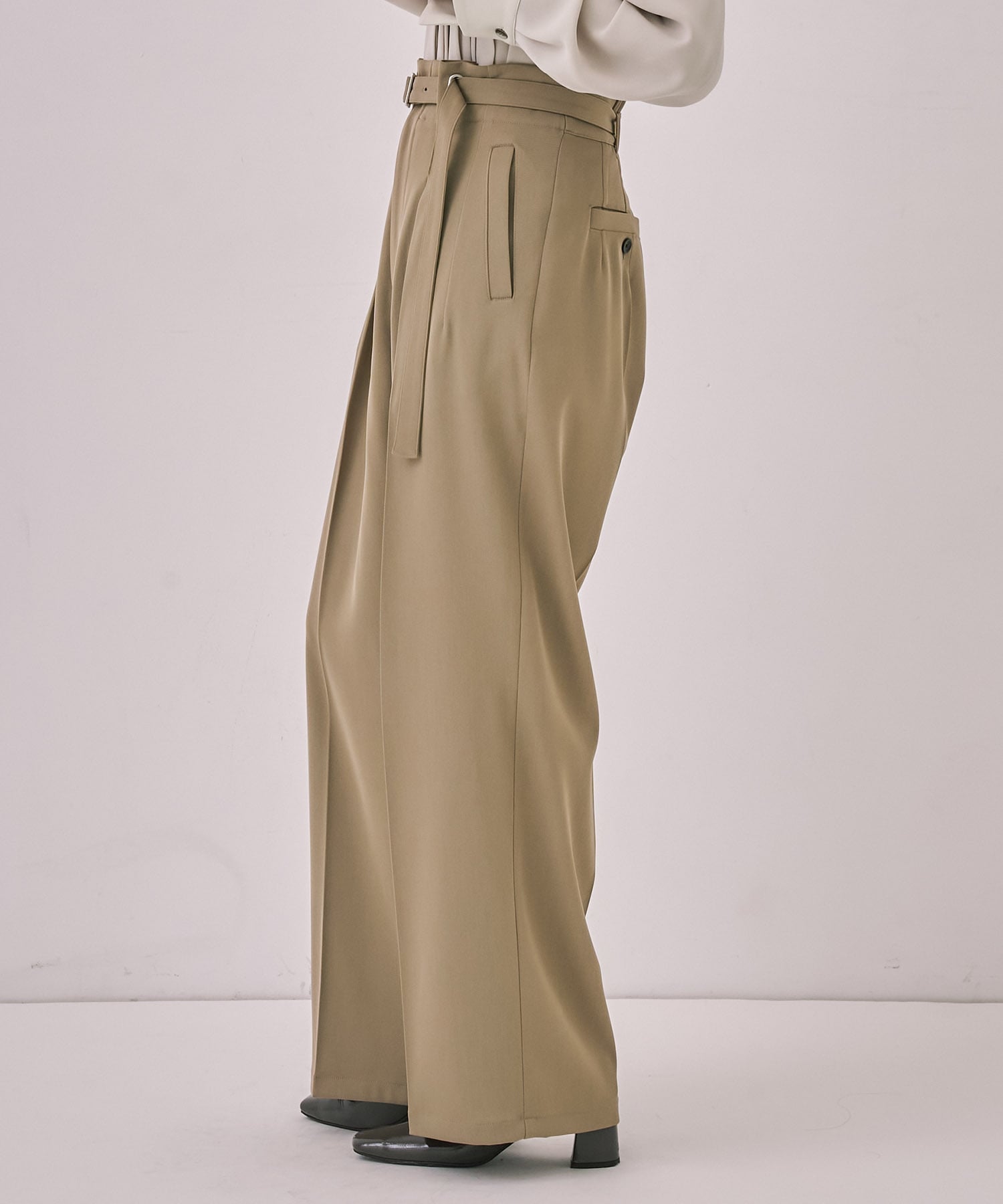 【WEB先行発売】アイレットベルトストレートパンツ