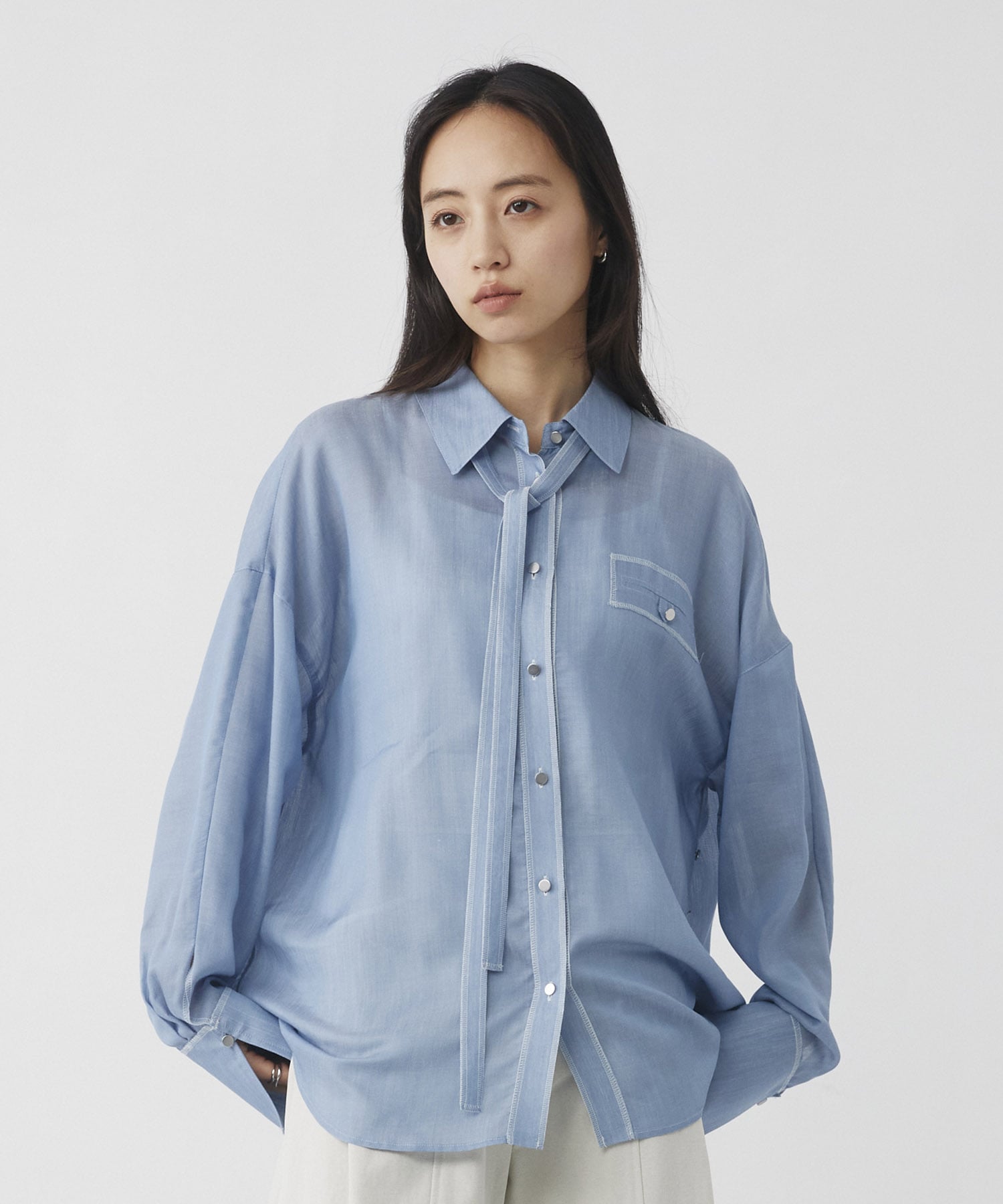 〈残りわずか〉シアーデニムトリムシャツ