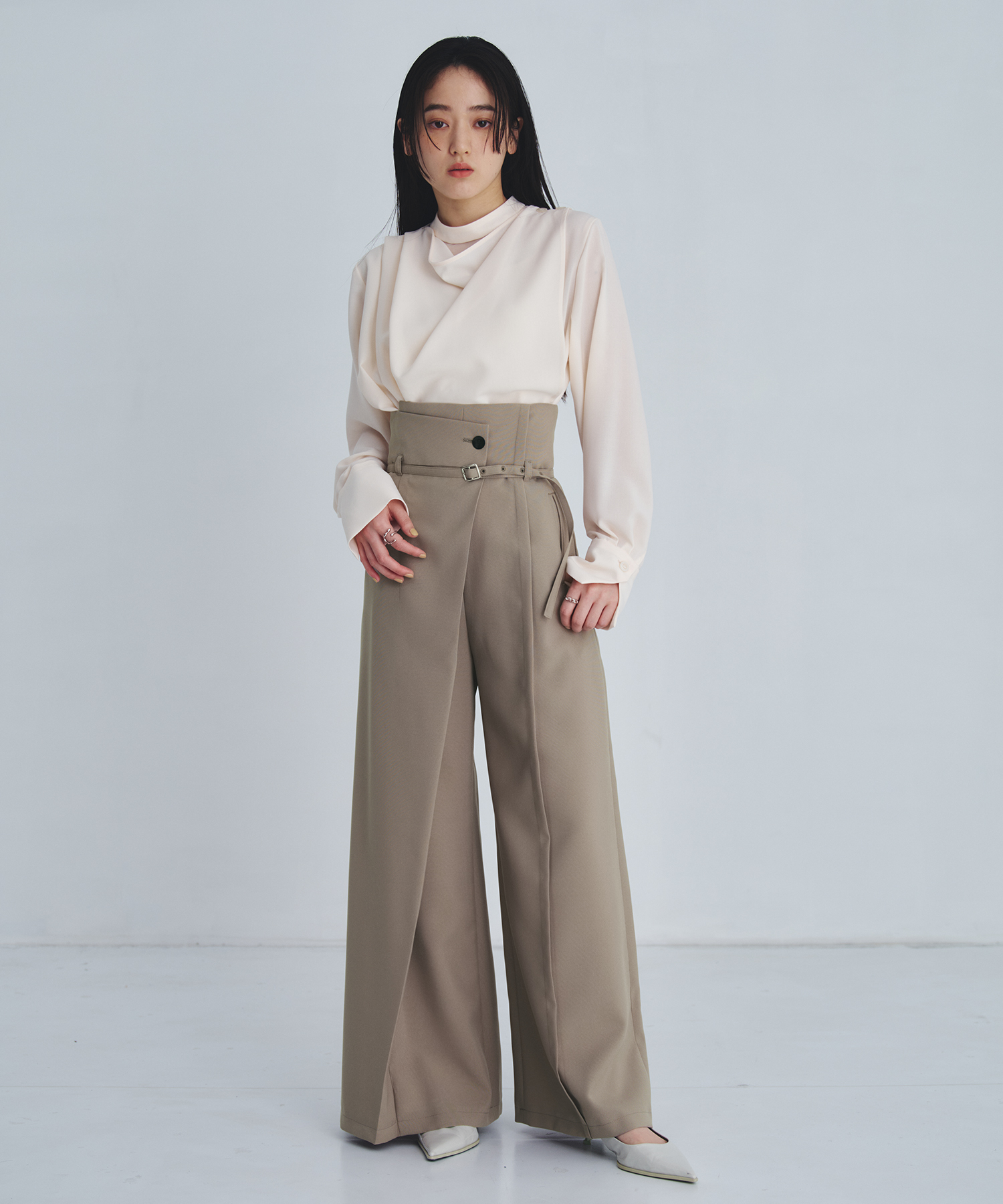 タックドレープシェイプブラウス