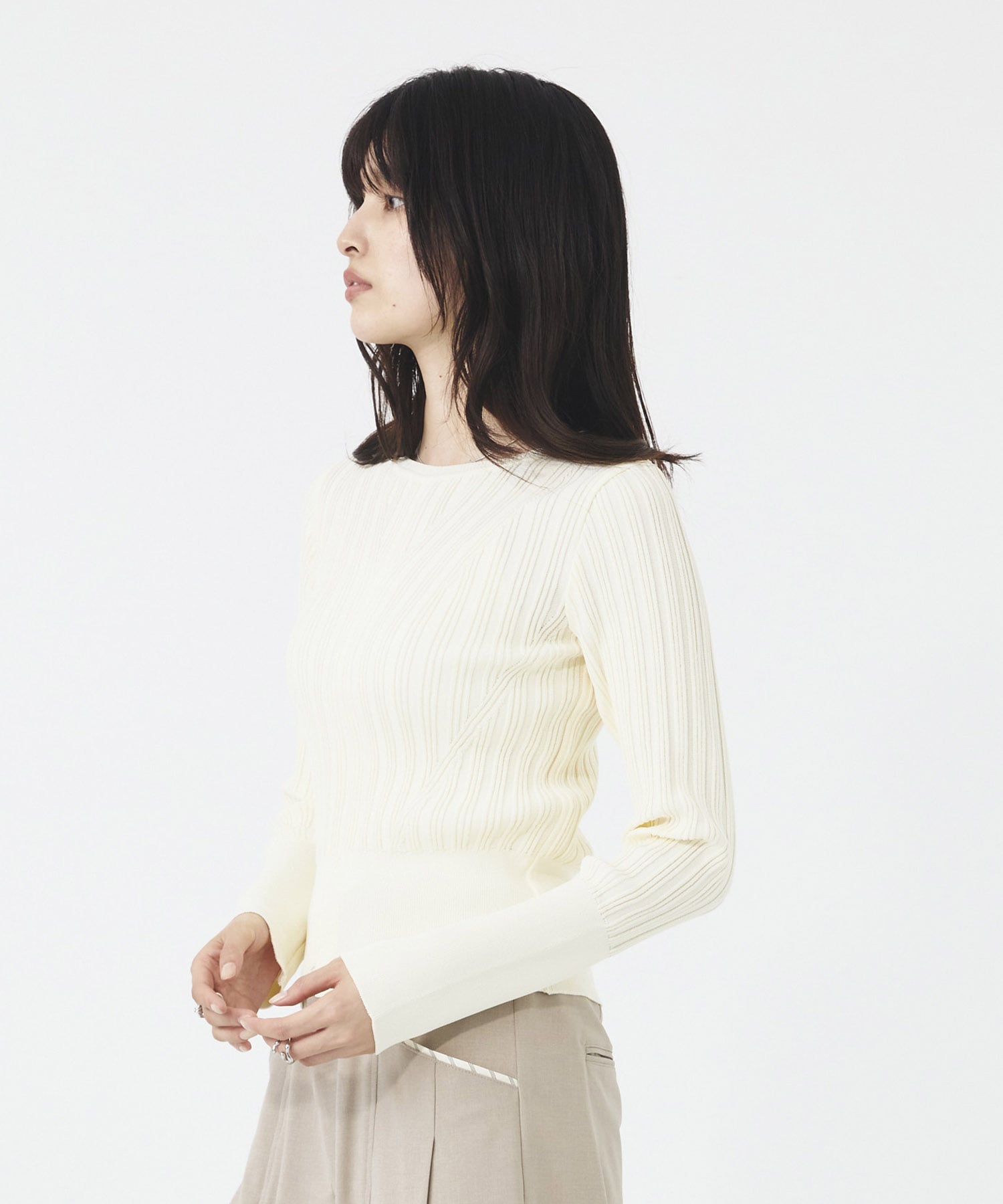 サーブルストレッチRIBニット