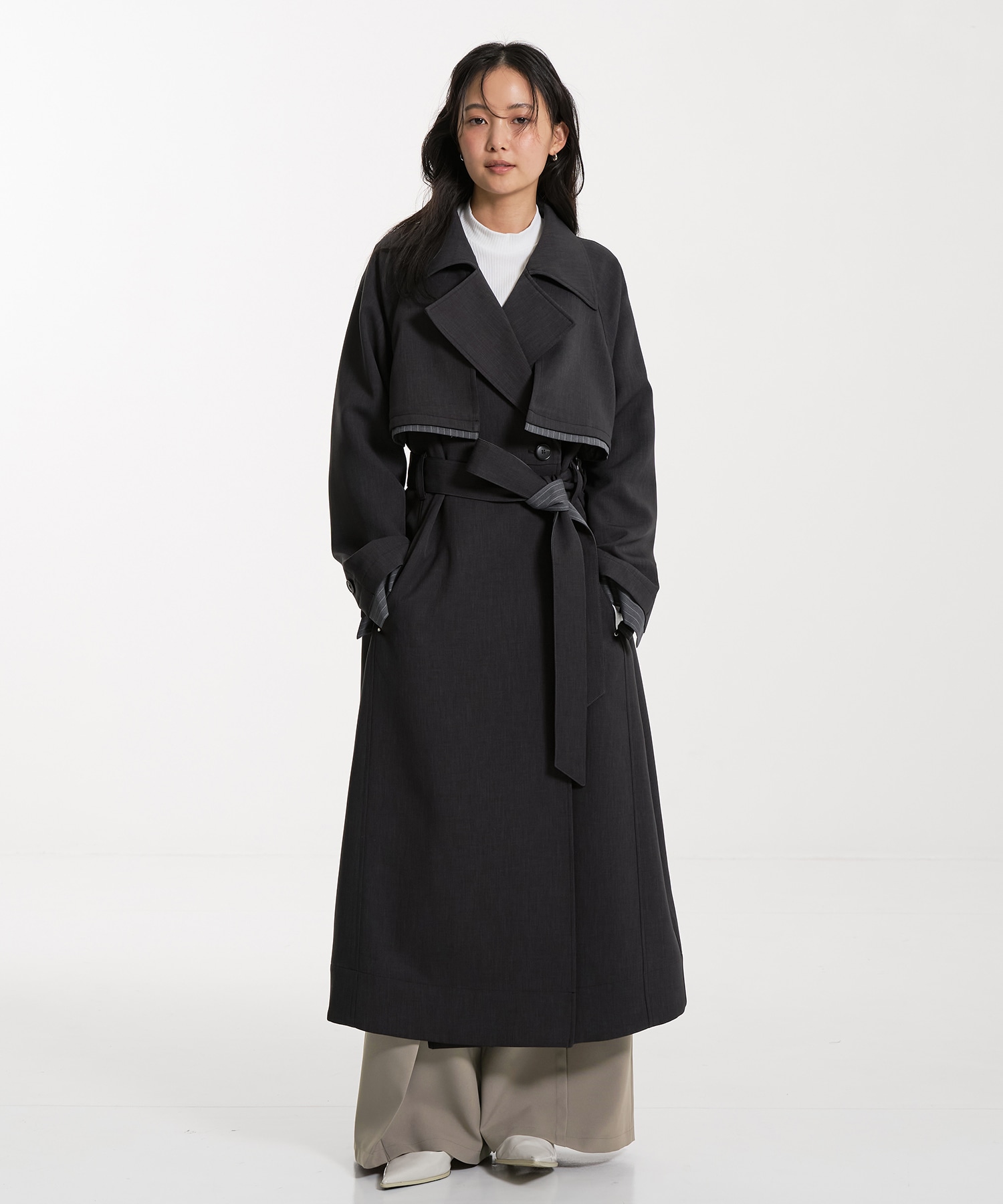 レイヤーディテールトレンチコート