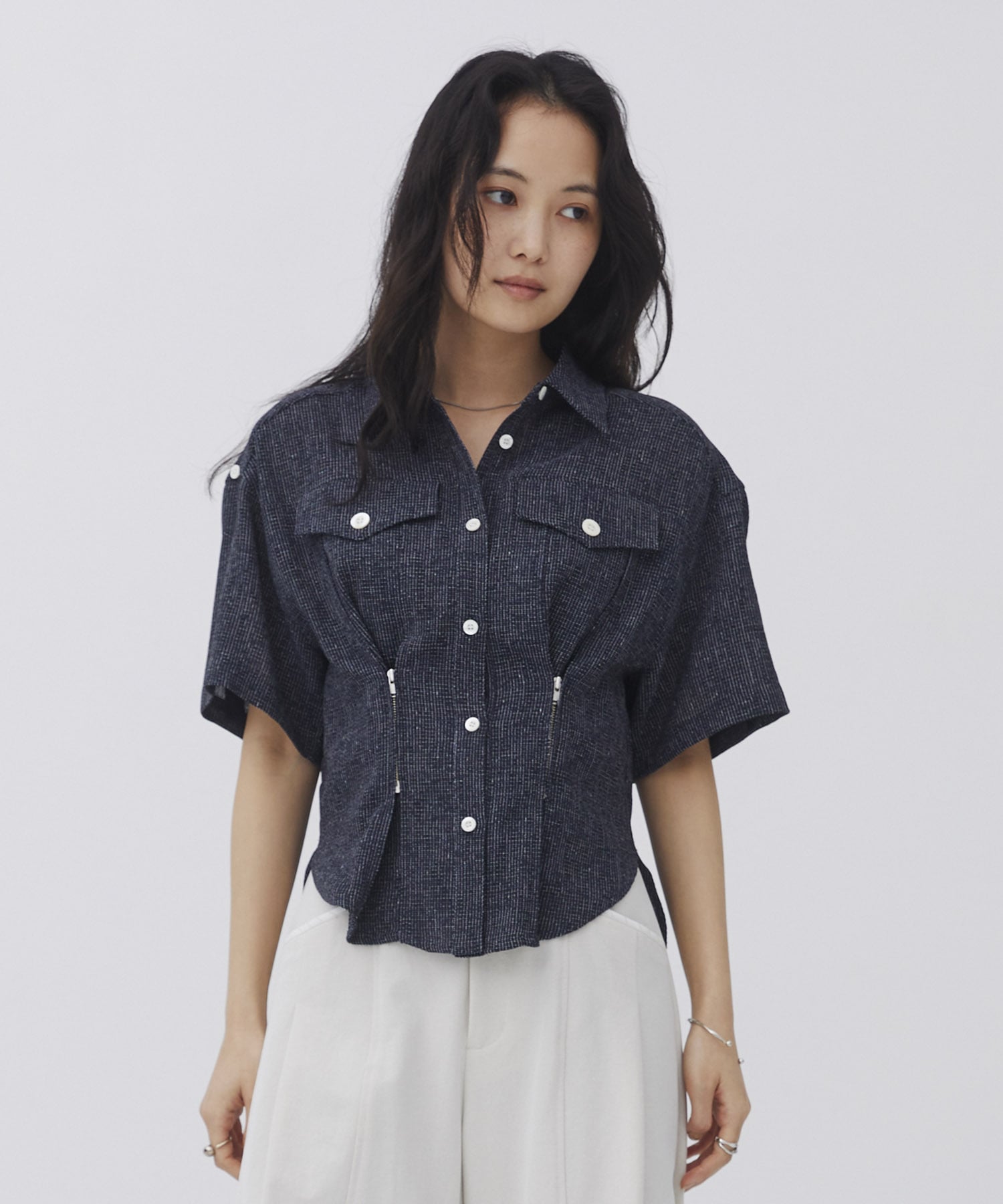 【数量限定｜WEB限定】シェイプタックウエストシャツ