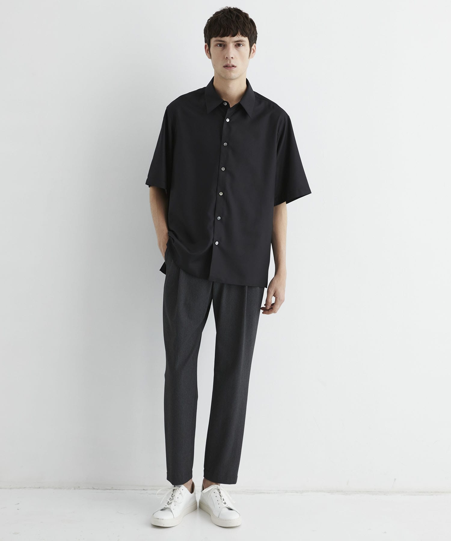 アウトラスト 2タックスラックス(1 DARK GREY): : メンズ｜UNITED