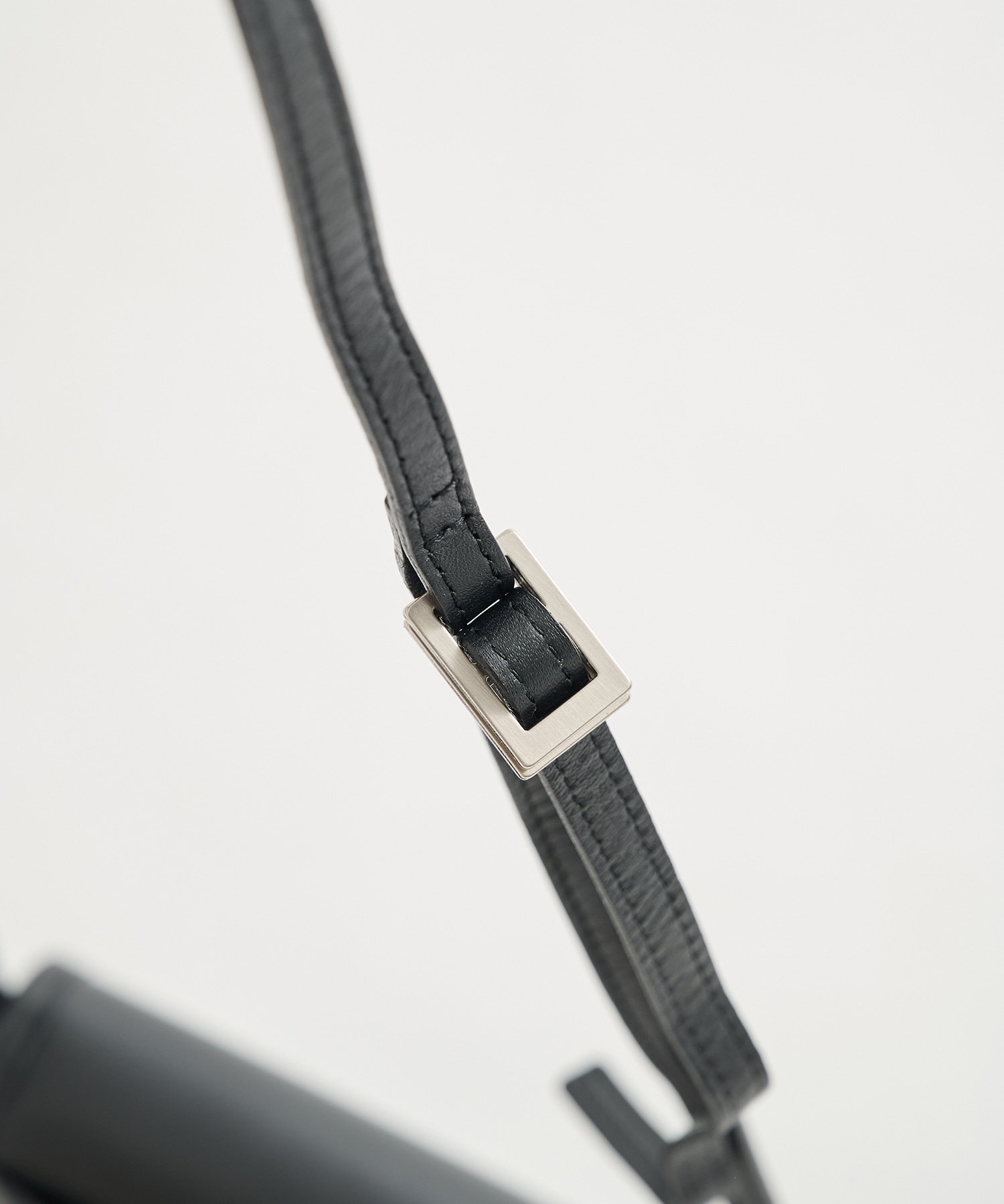 ×ITTI LEATHER WIDE POUCH