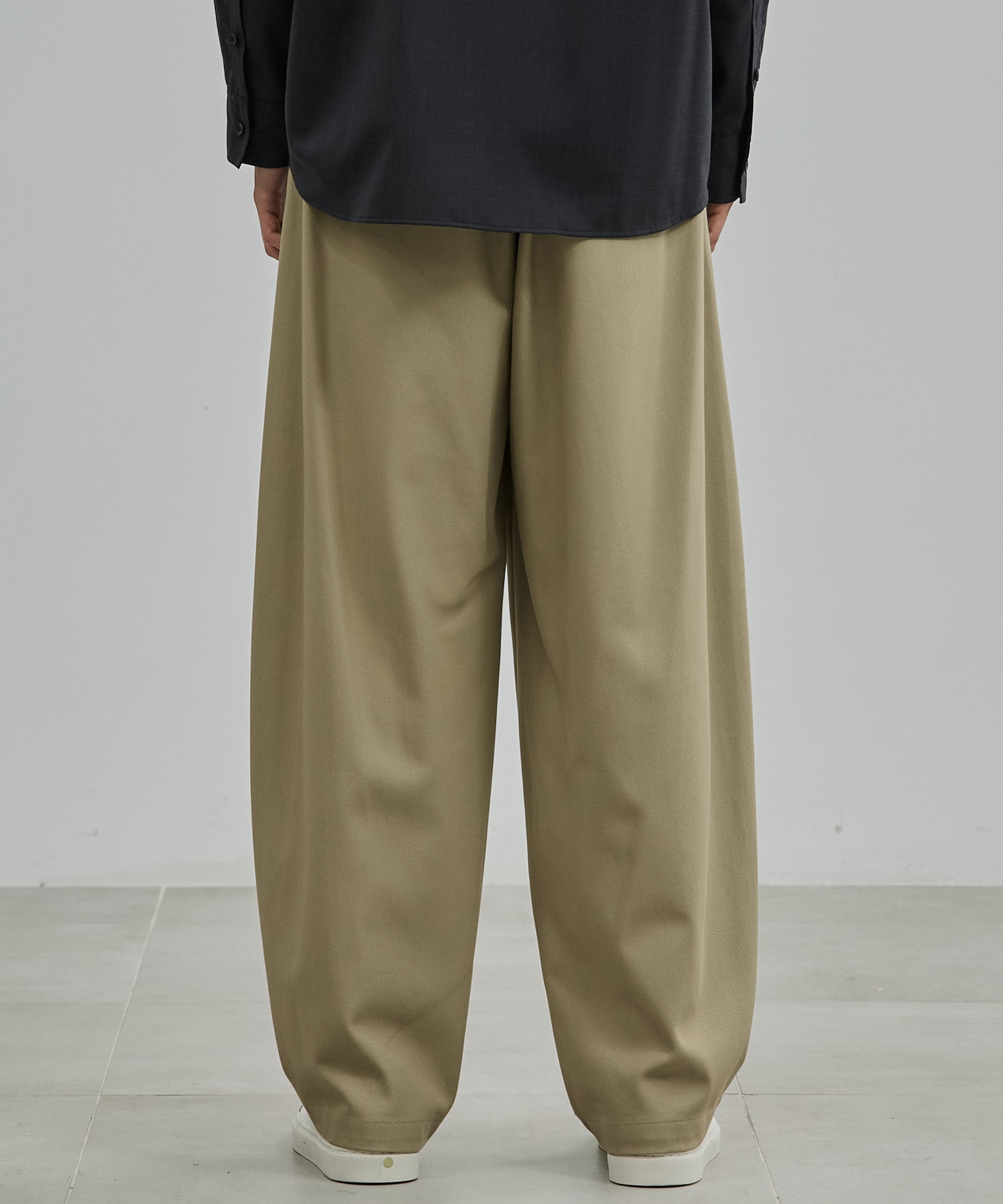 ハイツイスト バレルチノパンツ