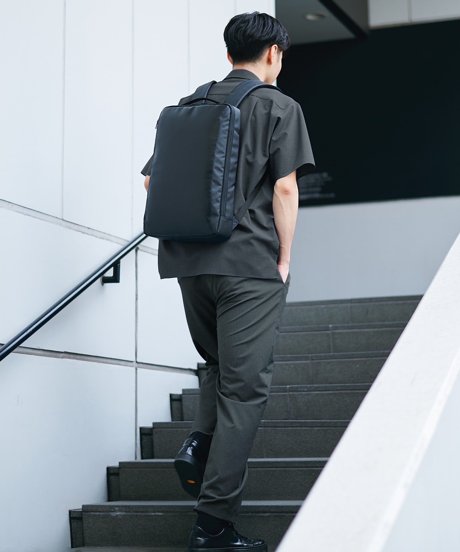 CF レザースマートバックパック