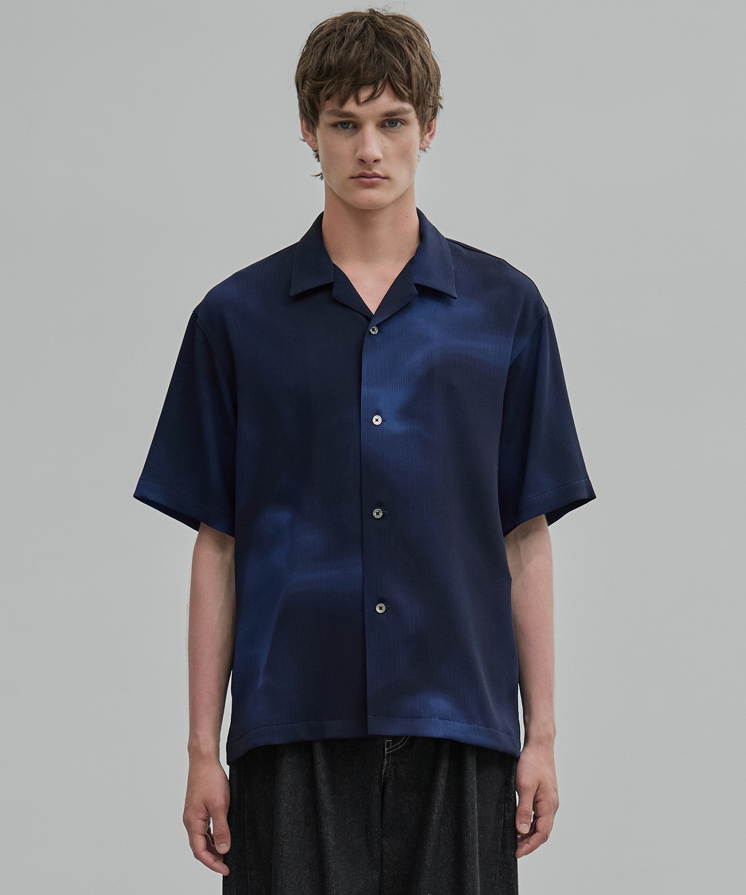 〈新発売〉COLD DRY GRADATION PLEATS オープンカラーシャツ