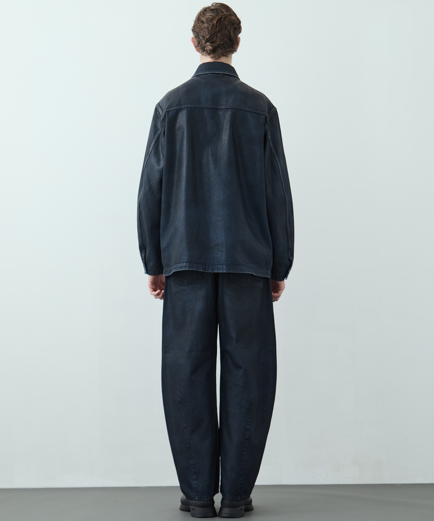 コーティングデニムバレルパンツ