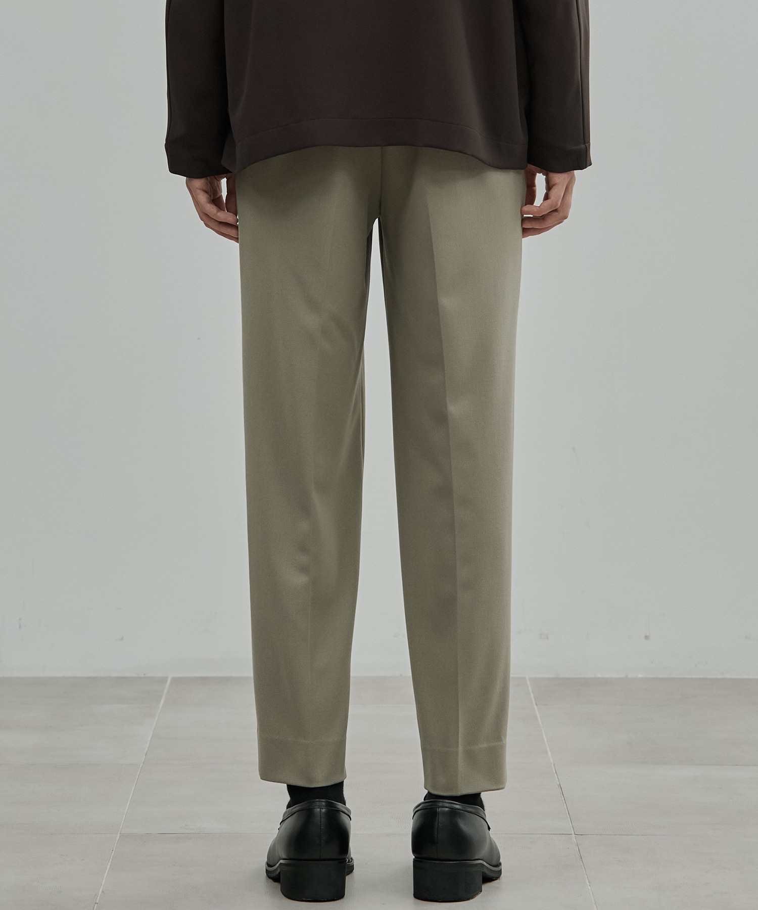 アウトラスト キープクリース 1タック ストレートパンツ