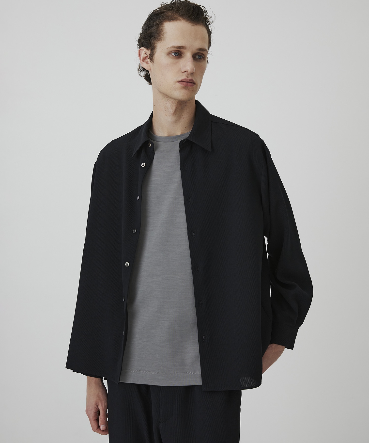〈残りわずか|再入荷なし〉COLD DRY PLEATS レギュラーカラーシャツ