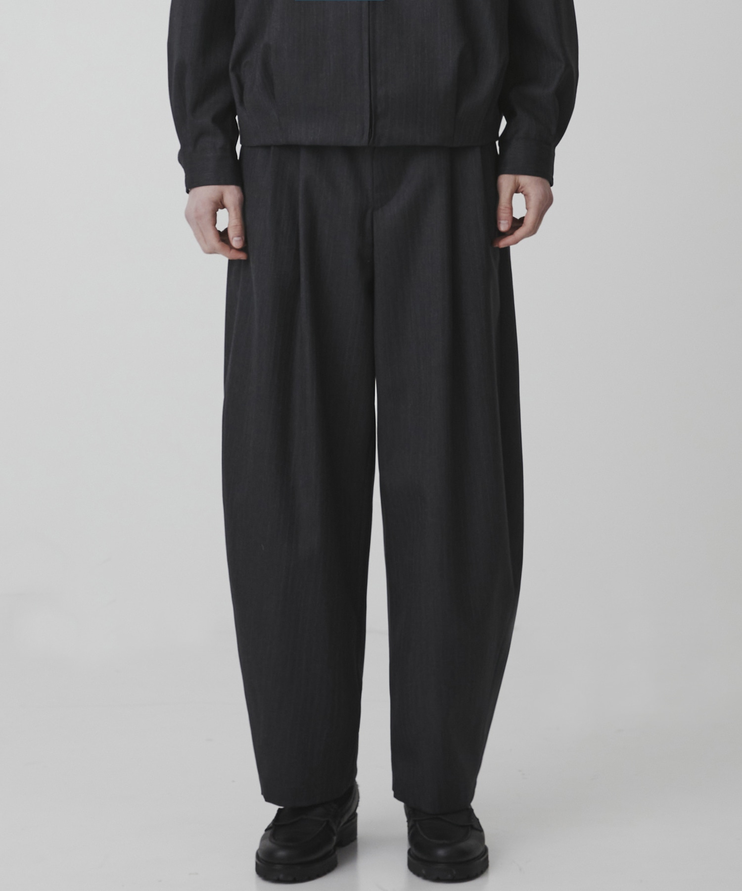 〈2026SS〉RWS CHUBUT WOOL バルーンスラックス