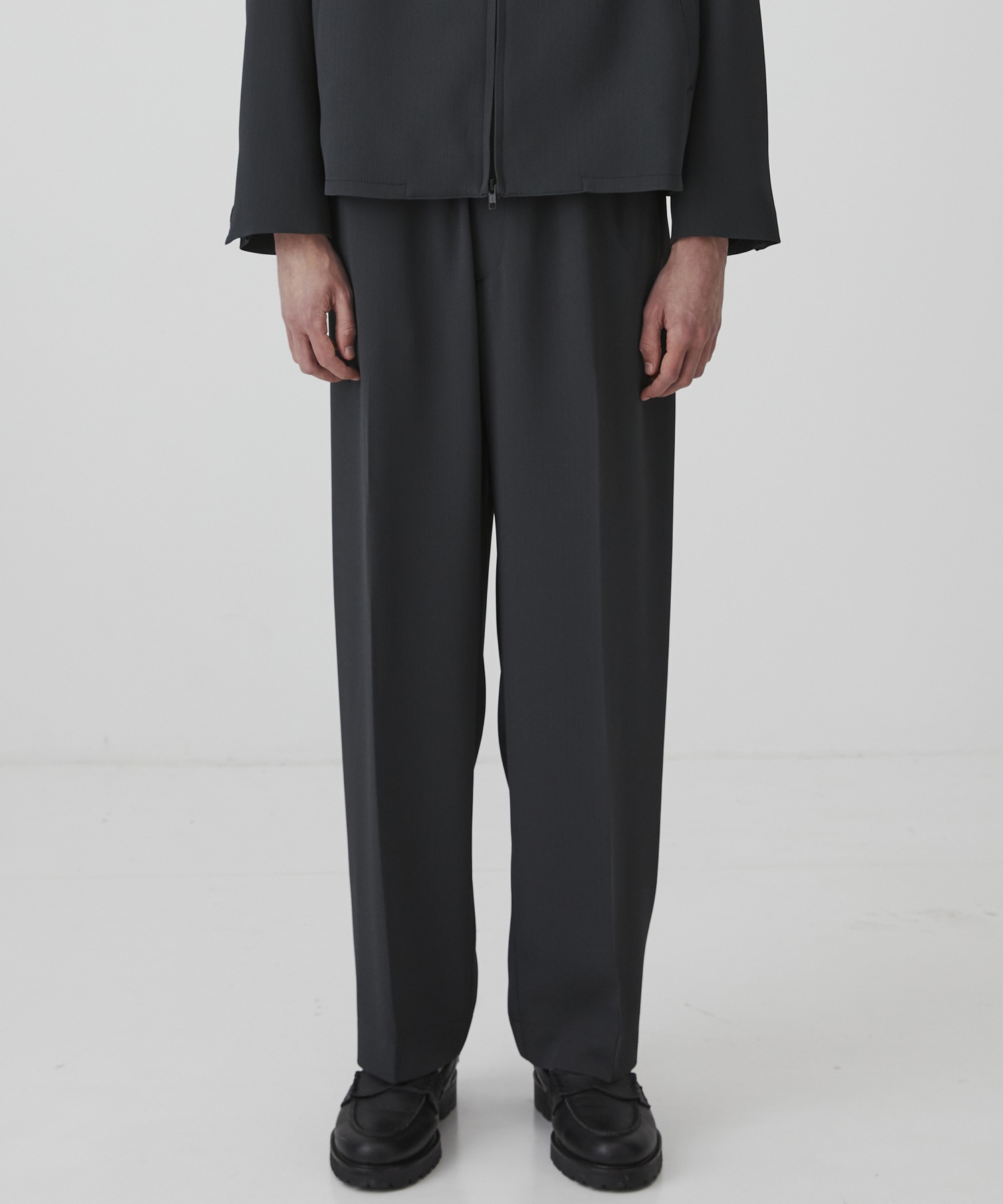 COLD DRY PLEATS シームレスイージーパンツ