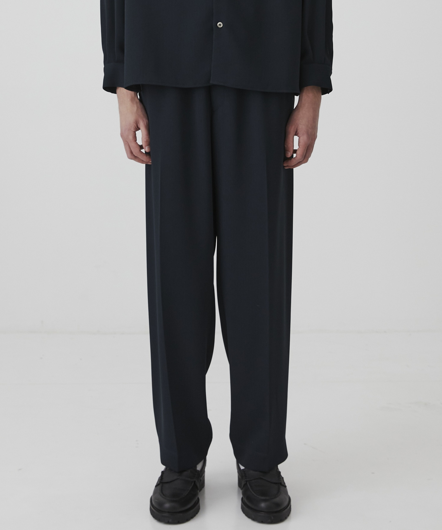 COLD DRY PLEATS シームレスイージーパンツ