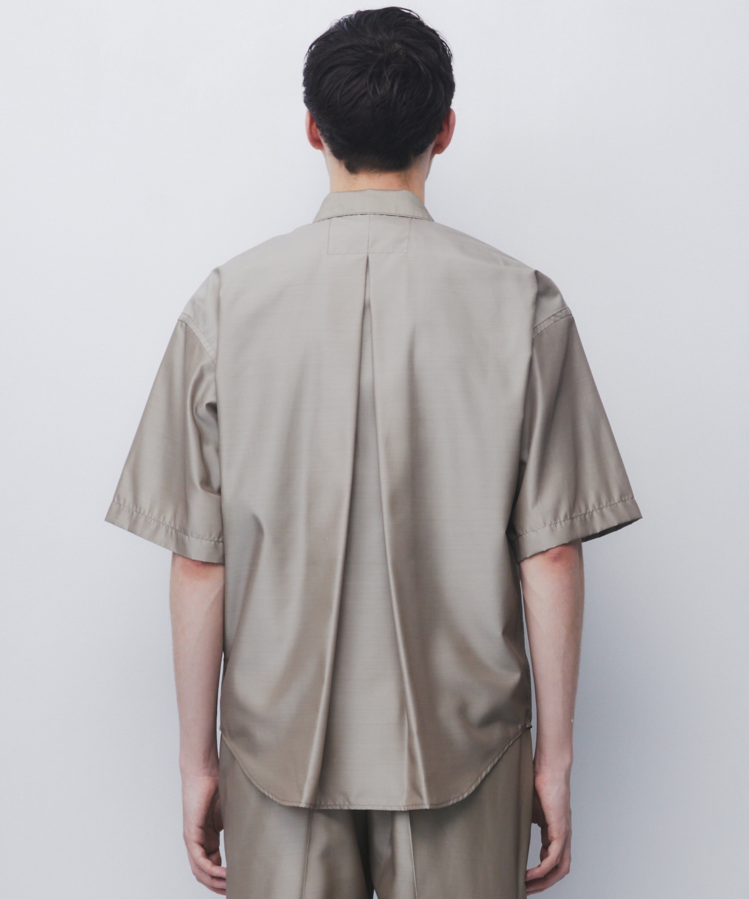 DRY SILK TAFFETA BACK PLEATS SHIRT