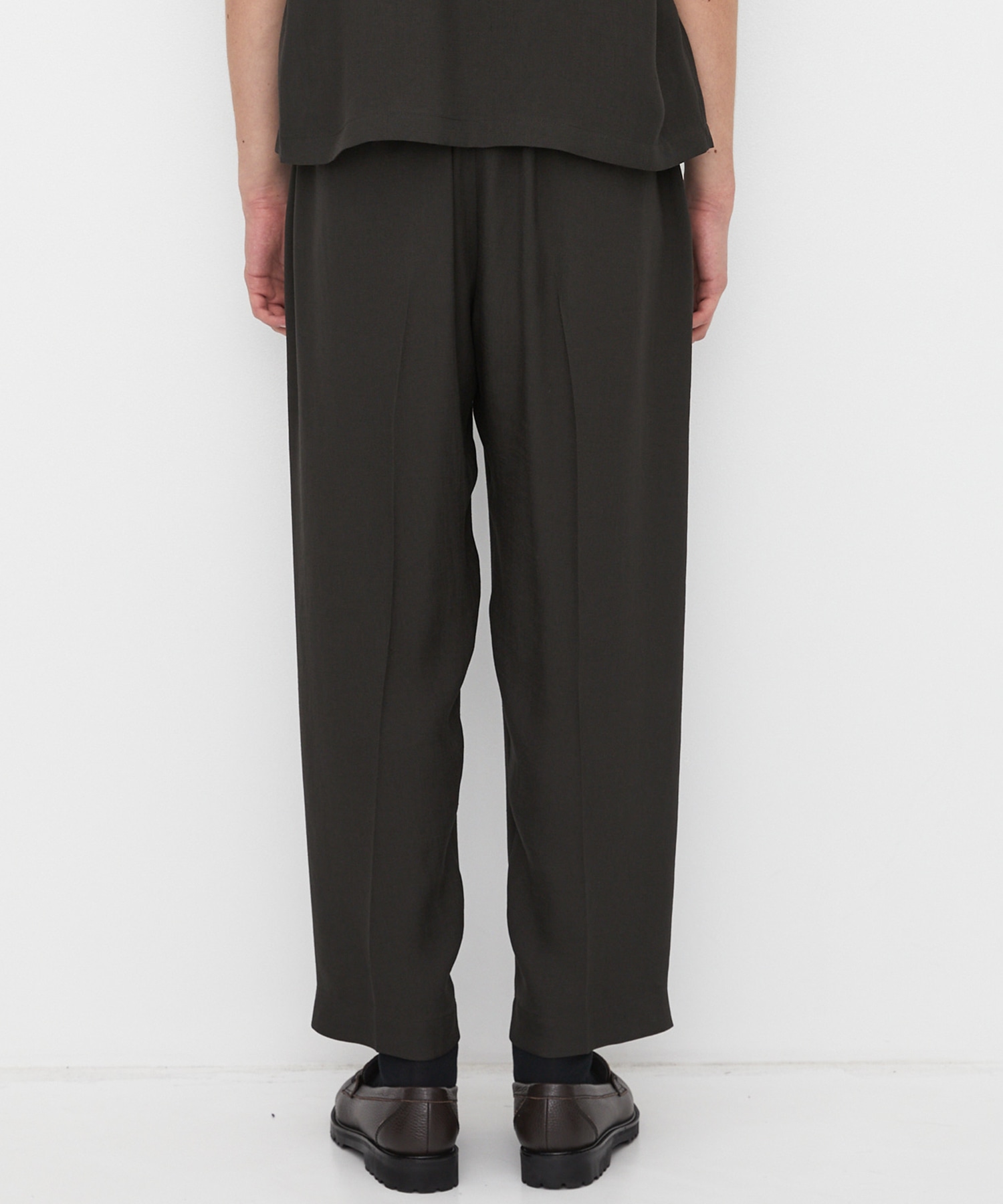 MODERN SILK LINEN シームレスイージーパンツ