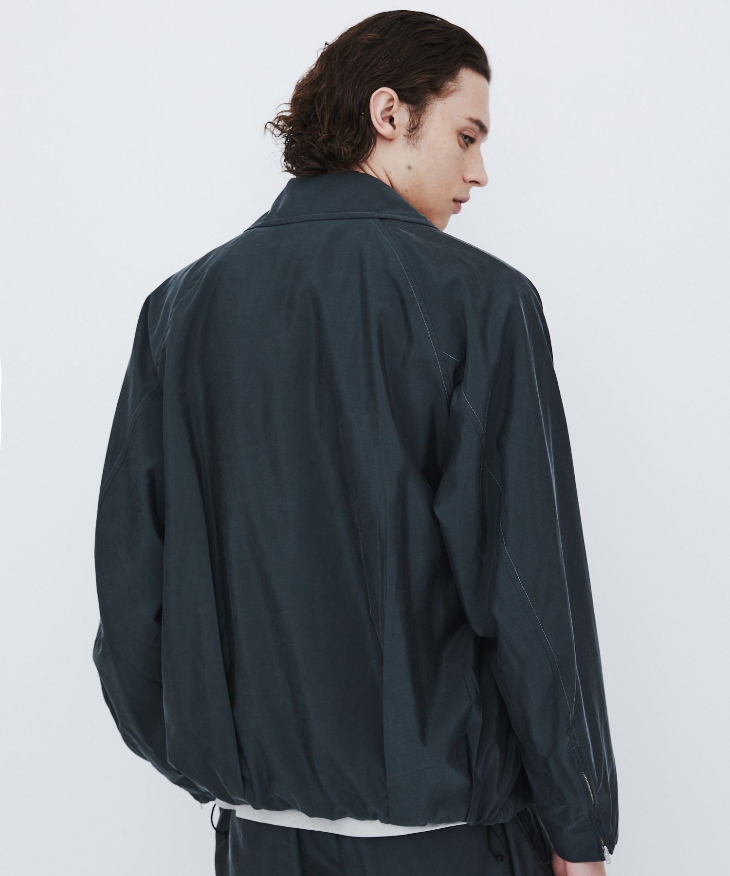 〈数量限定|サイズ2:残り1点〉SILK NYLON BALLOON BLOUSON