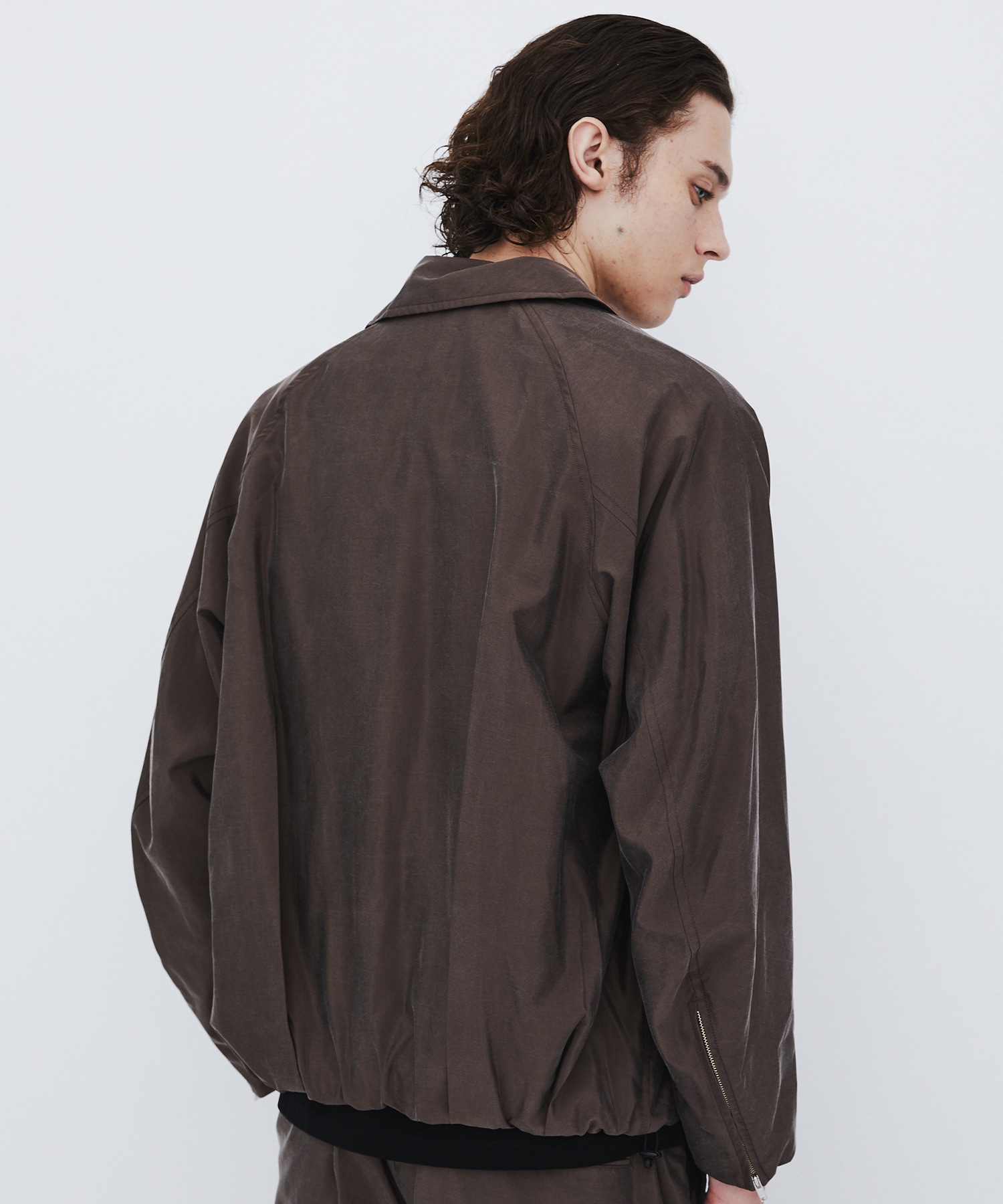 〈数量限定｜サイズ2：残り1点〉SILK NYLON BALLOON BLOUSON