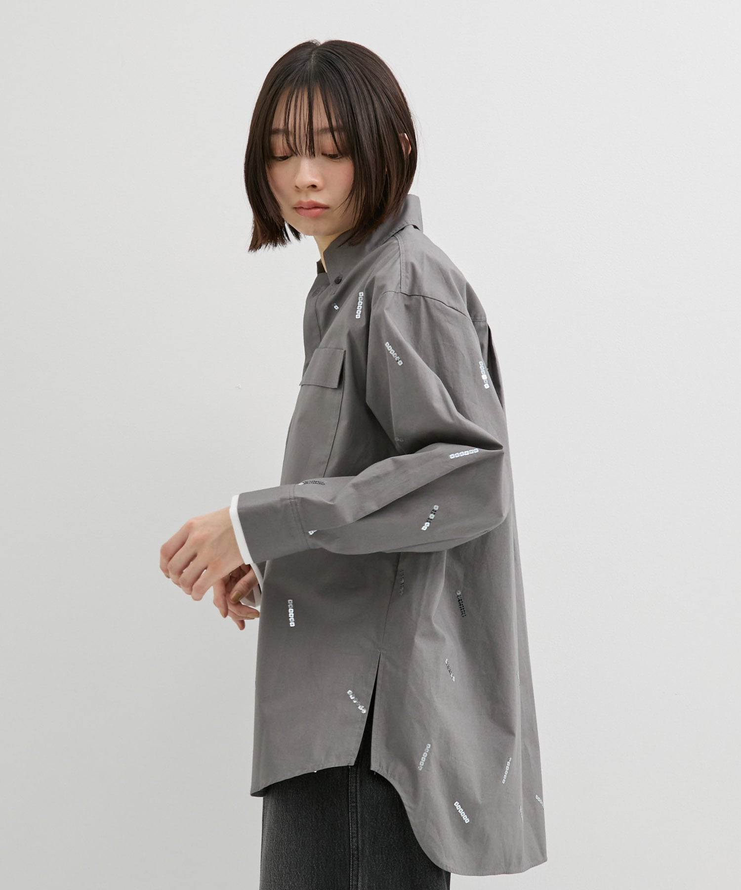 レイヤーカフススパンコールオーバーシャツ