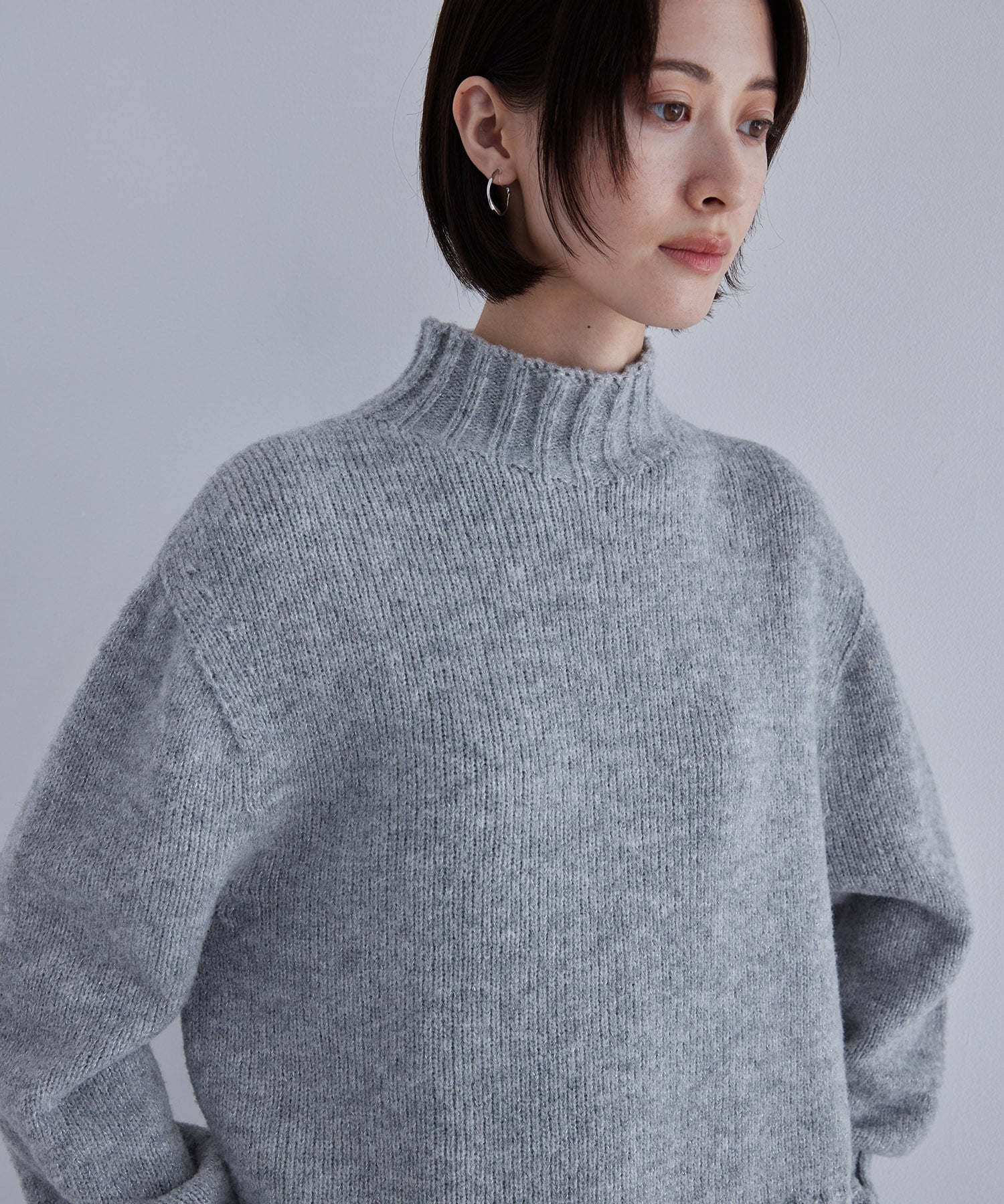 ループヤーンラメコンビタートルニット