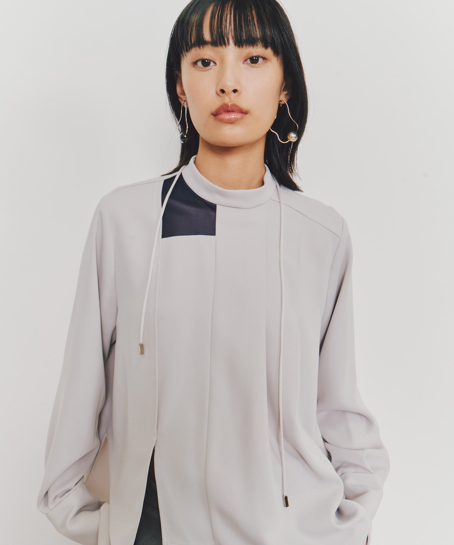 アシンメトリーチョーカーブラウス(FREE LIGHT GREY): : ウィメンズ 