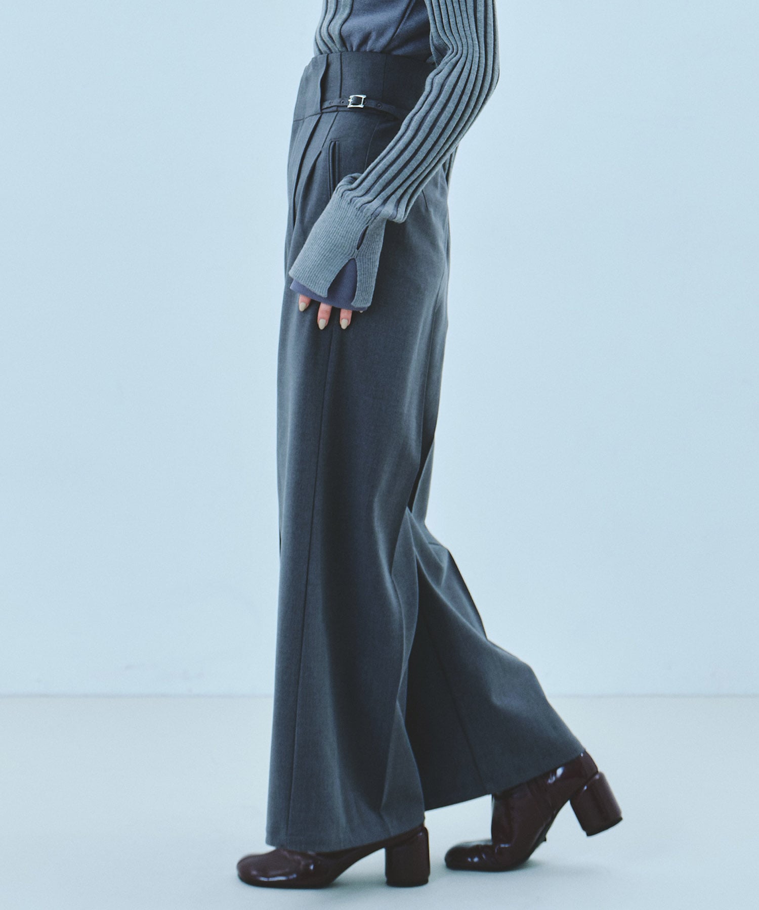 サイドベルトワイドパンツ