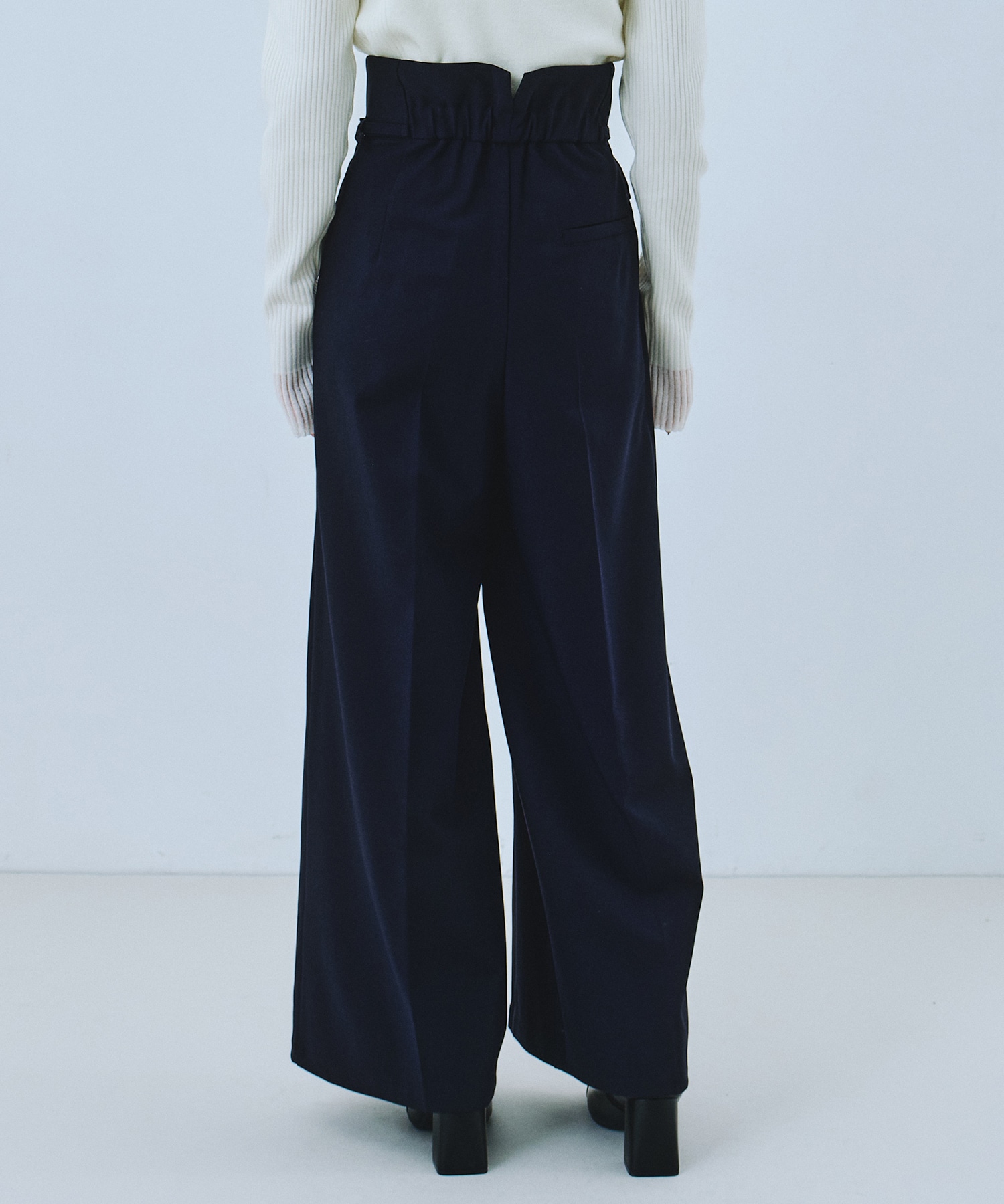 サイドベルトワイドパンツ