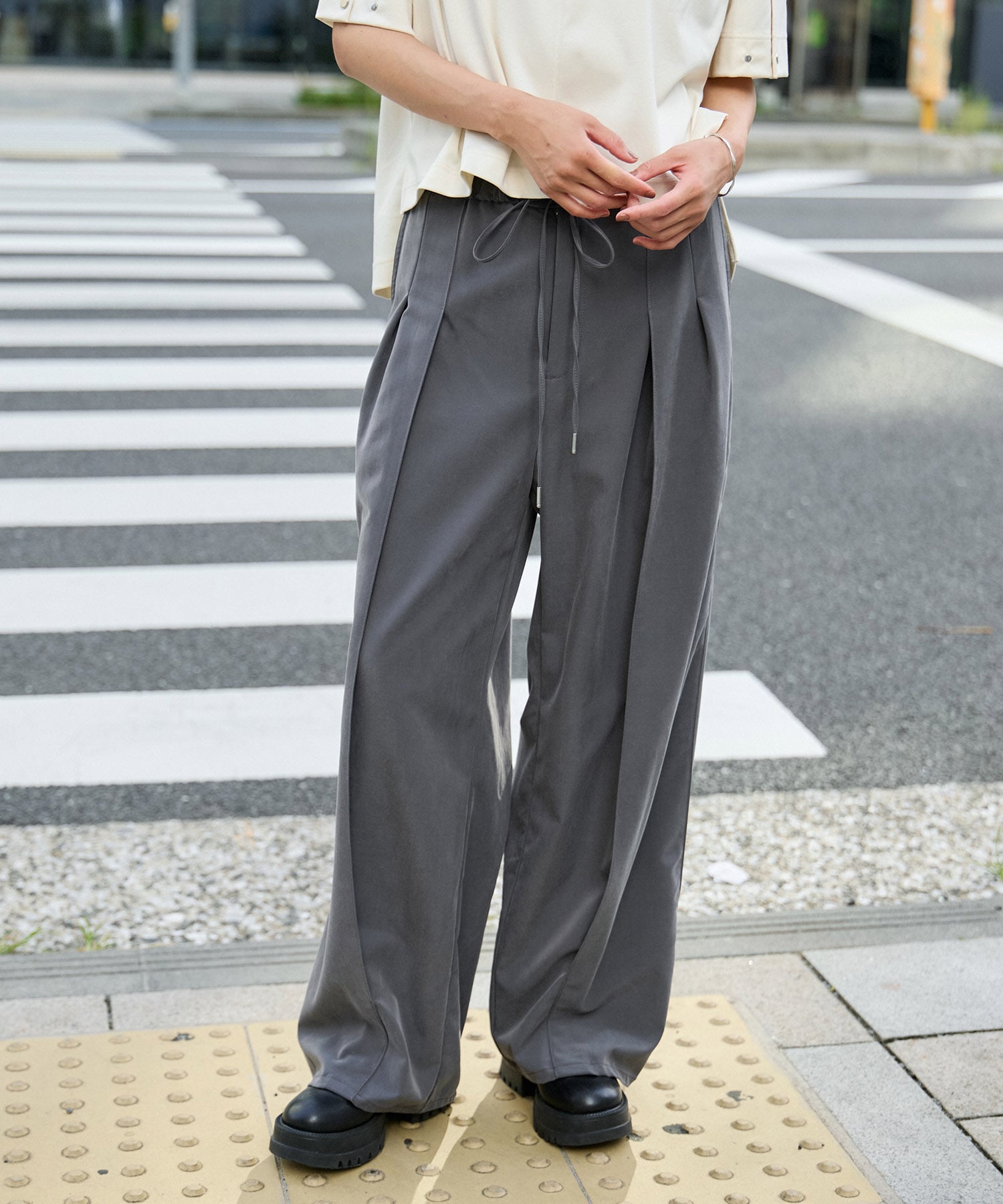 レーヨンフィブリルワイドパンツ