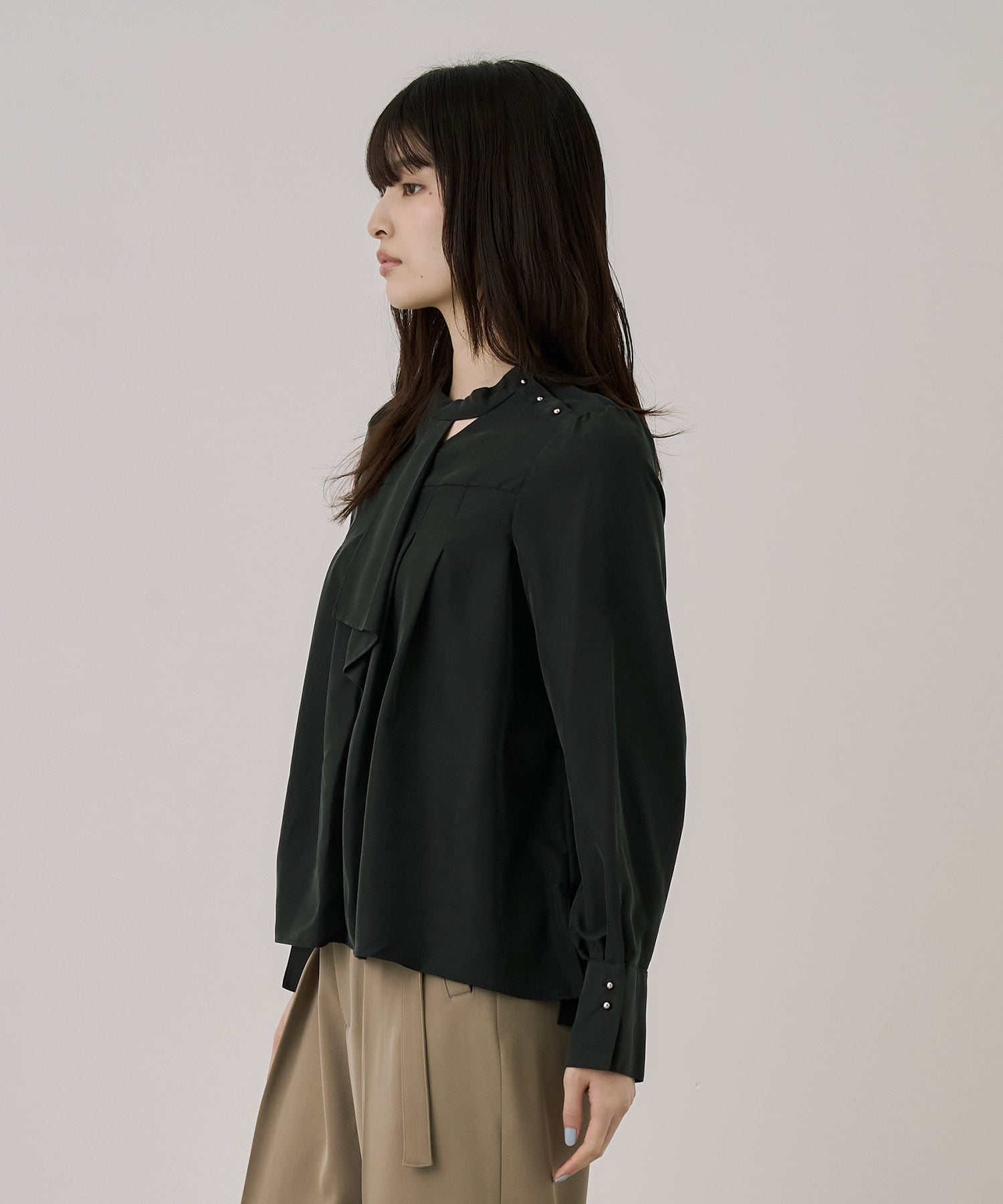 〈残りわずか〉フロントタイタックブラウス