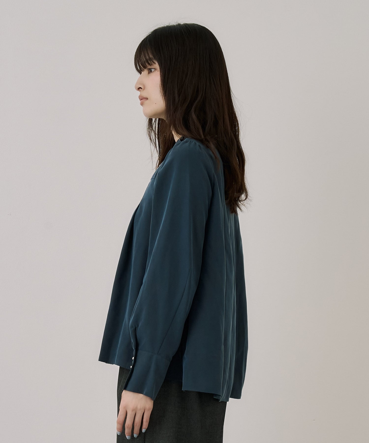 〈残りわずか〉フロントタイタックブラウス