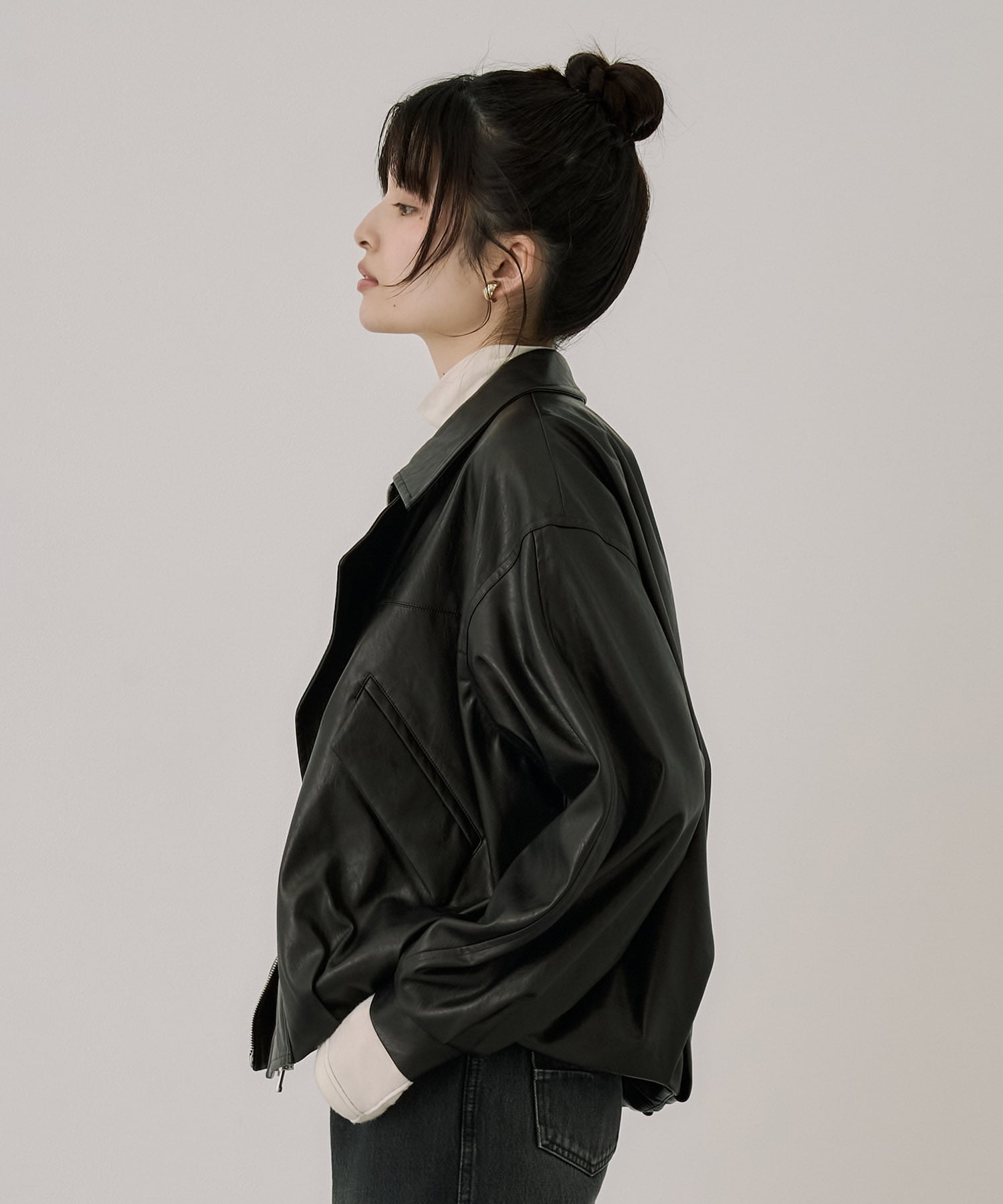 コクーンレザーボンバージャケット