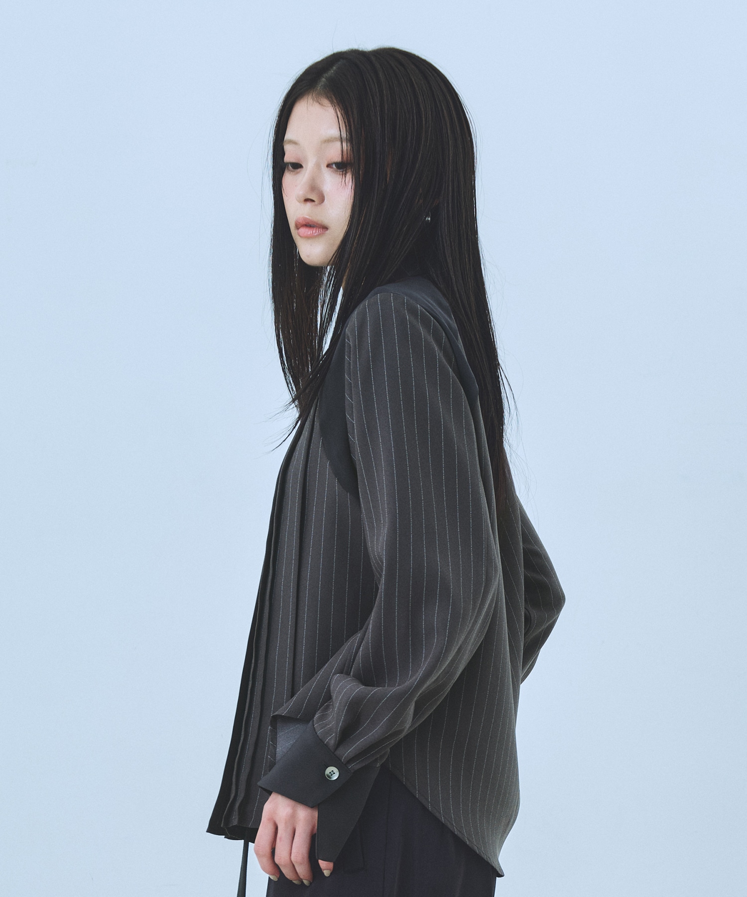 【WEB限定カラー】ピンタックバイカラーブラウス