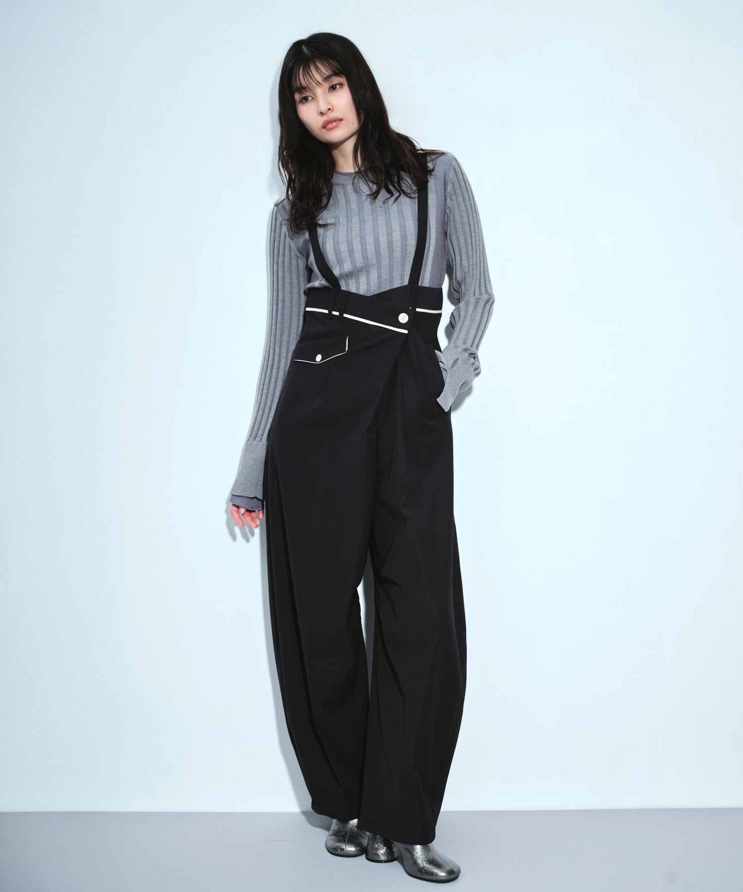 サスペンダーラップコクーンパンツ