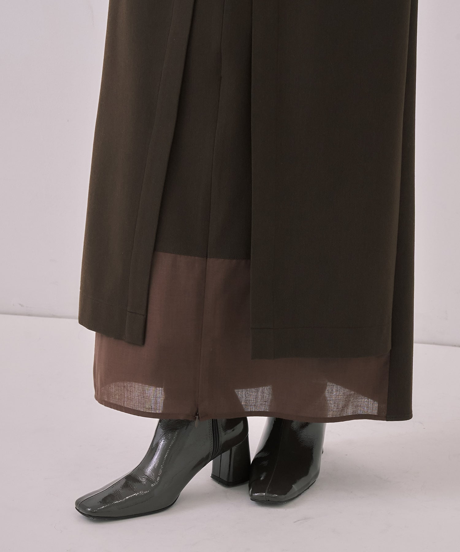 ダブルベルトラップスカート