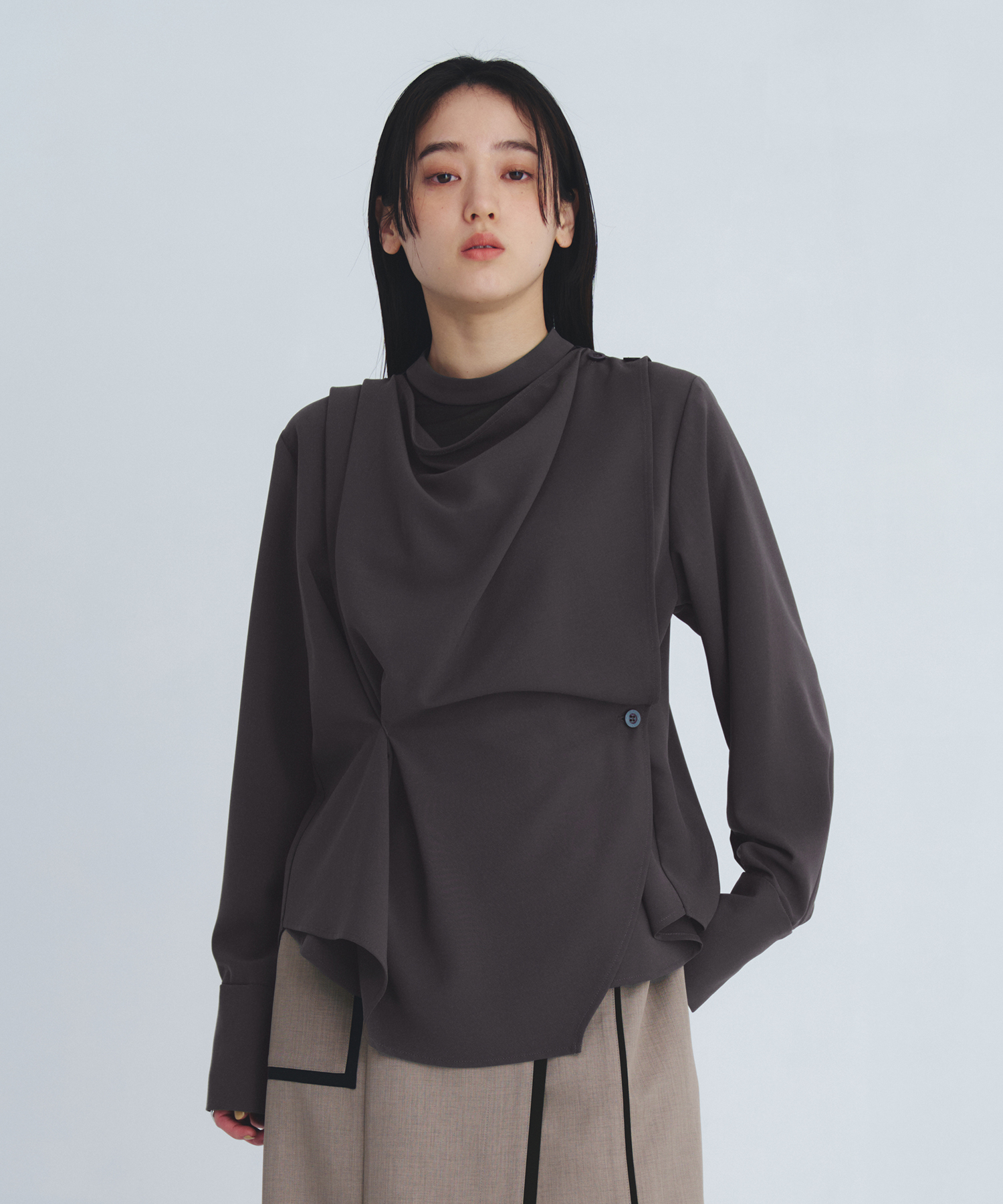 タックドレープシェイプブラウス